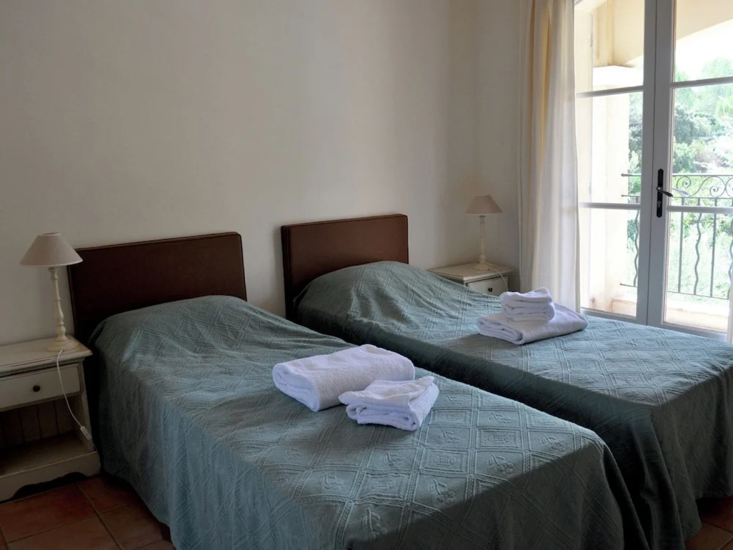 Provencal Holiday Home With Dishwasher not far From Fréjus