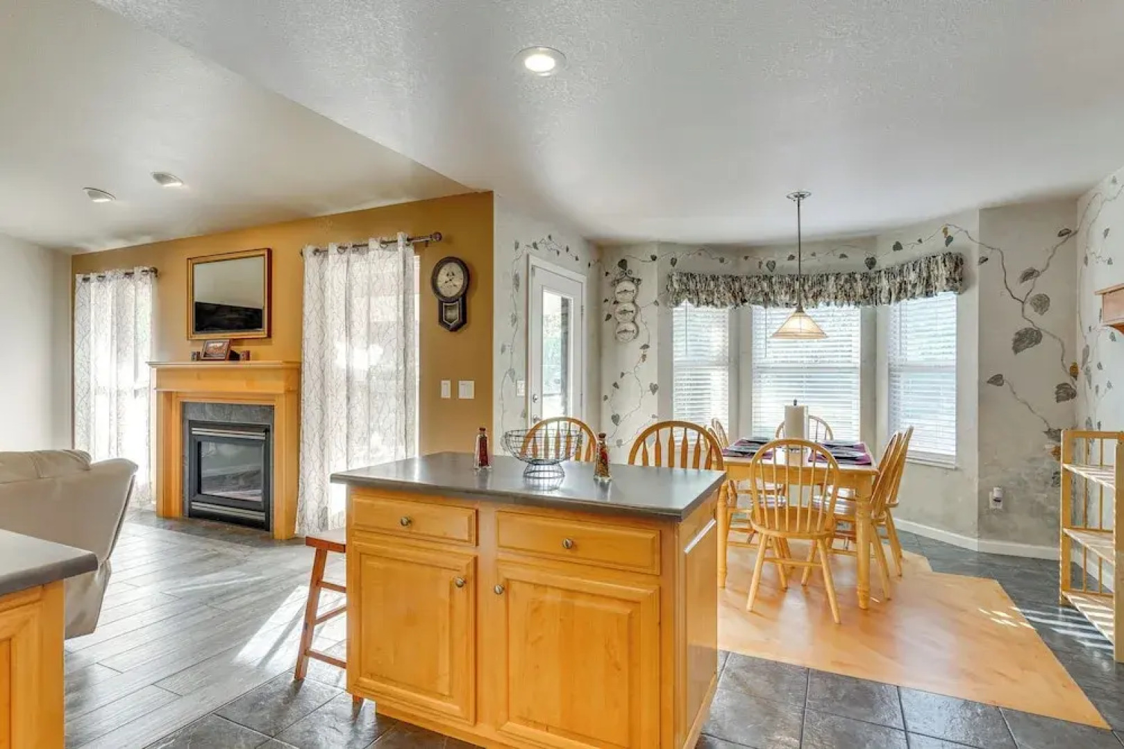 Patio & Grill: Family Home in Pueblo West