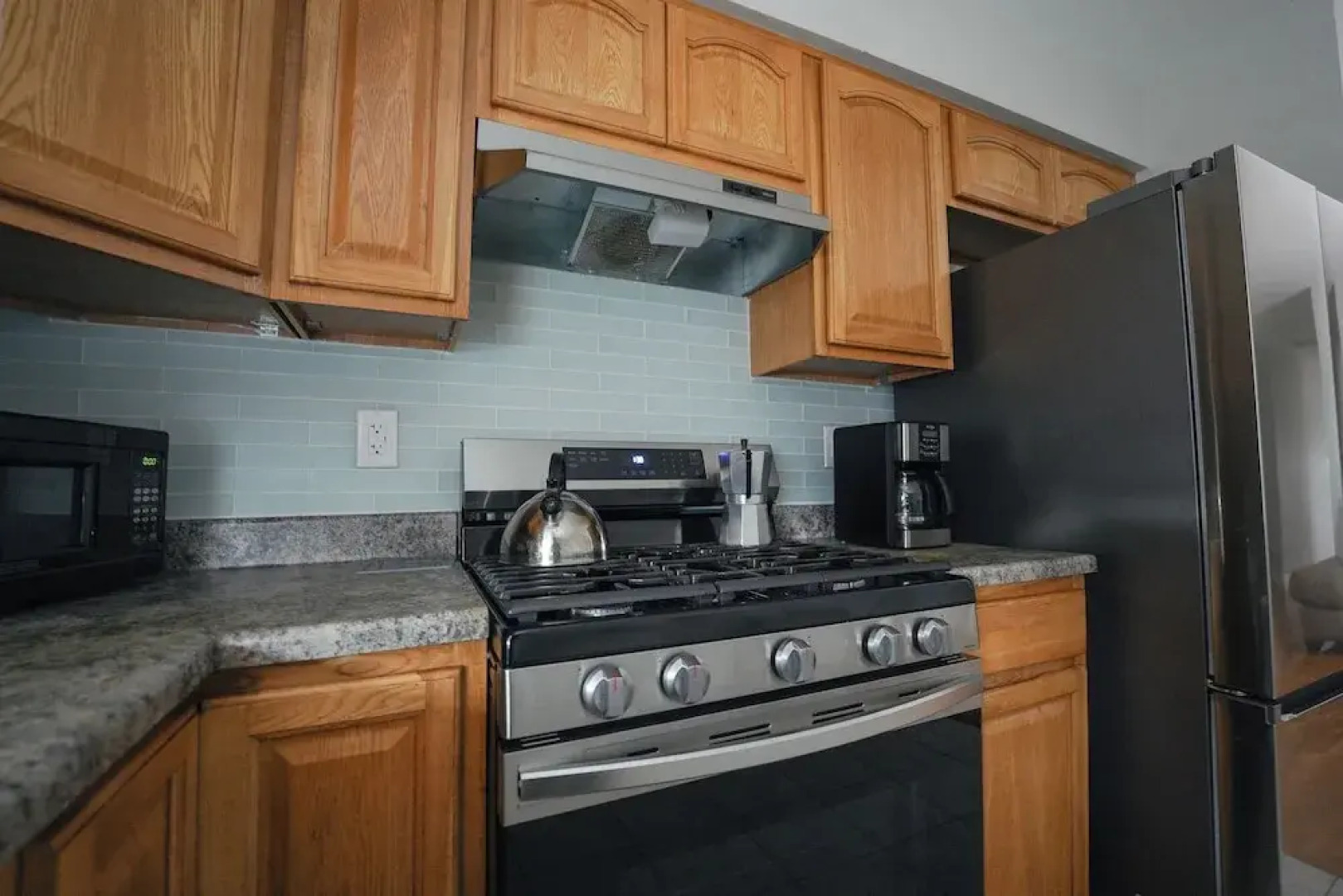 Newark Liberty Gem Brick House - Apt 3
