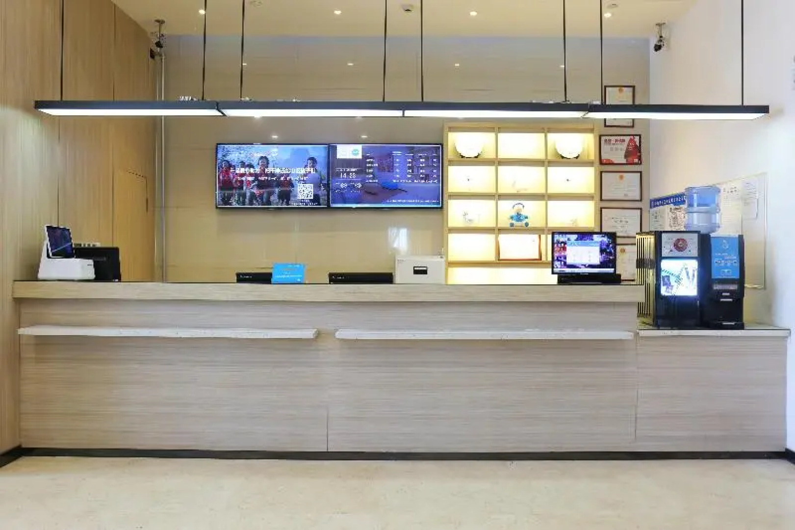 Hanting Hotel (Chifeng Railway Station East Plaza