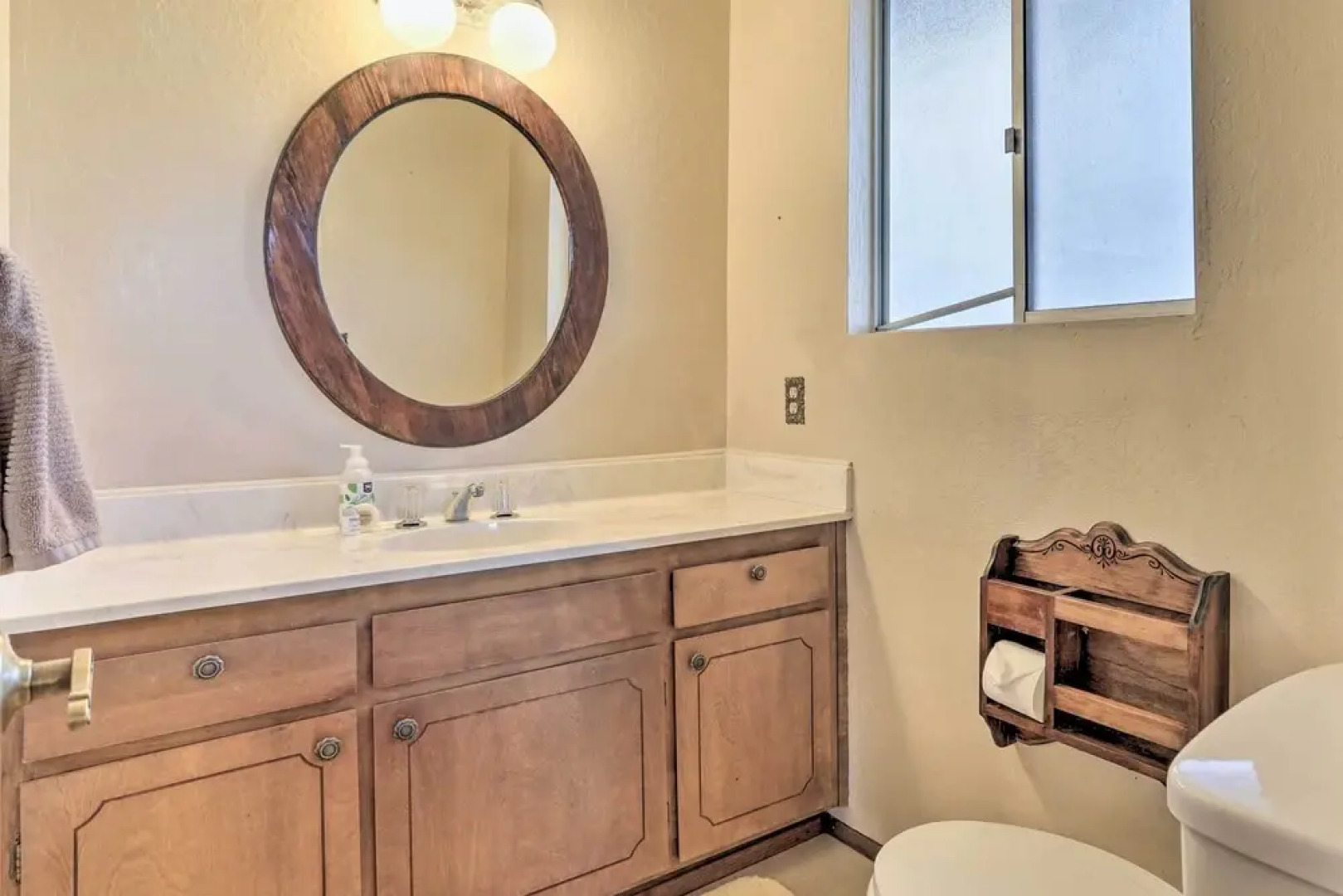 Quaint Cabin Retreat ~ 4 Mi to Arrowhead Lake