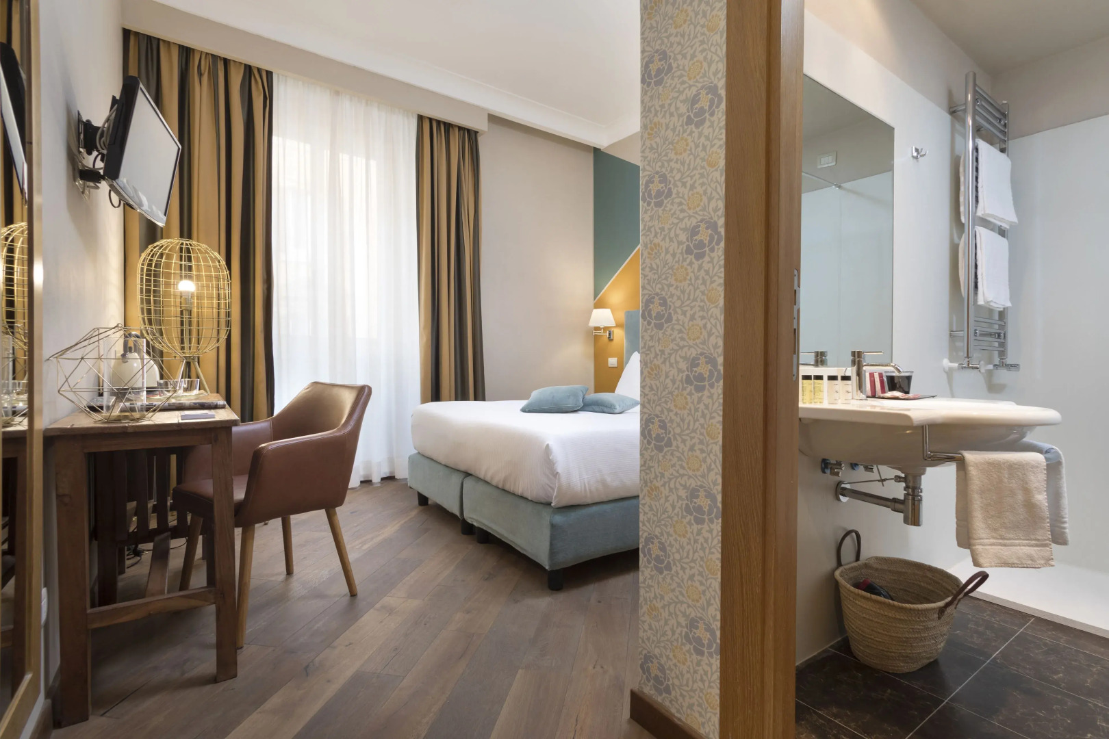 Roma Central Guest House