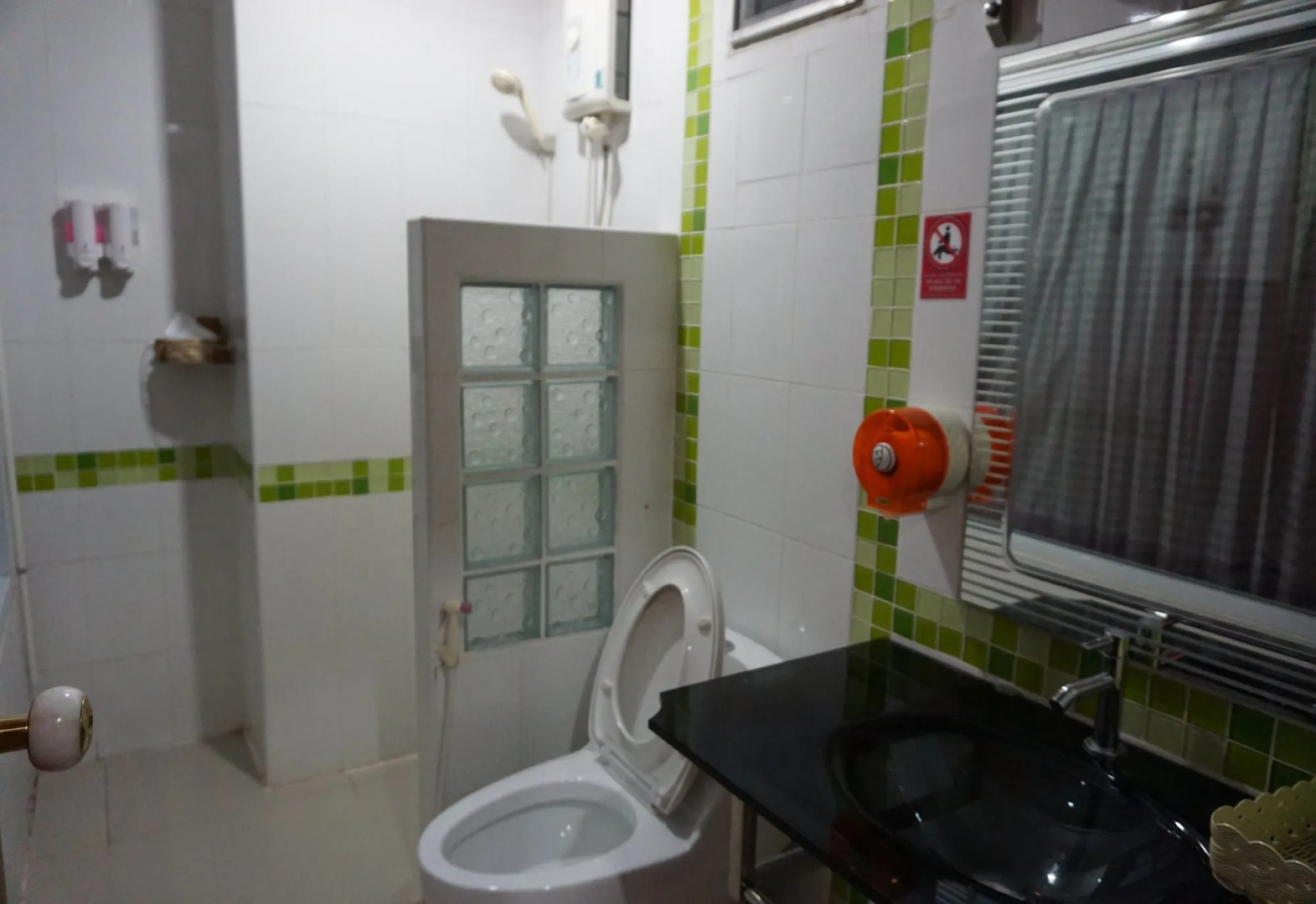 The Boss Grand Tower Hotel