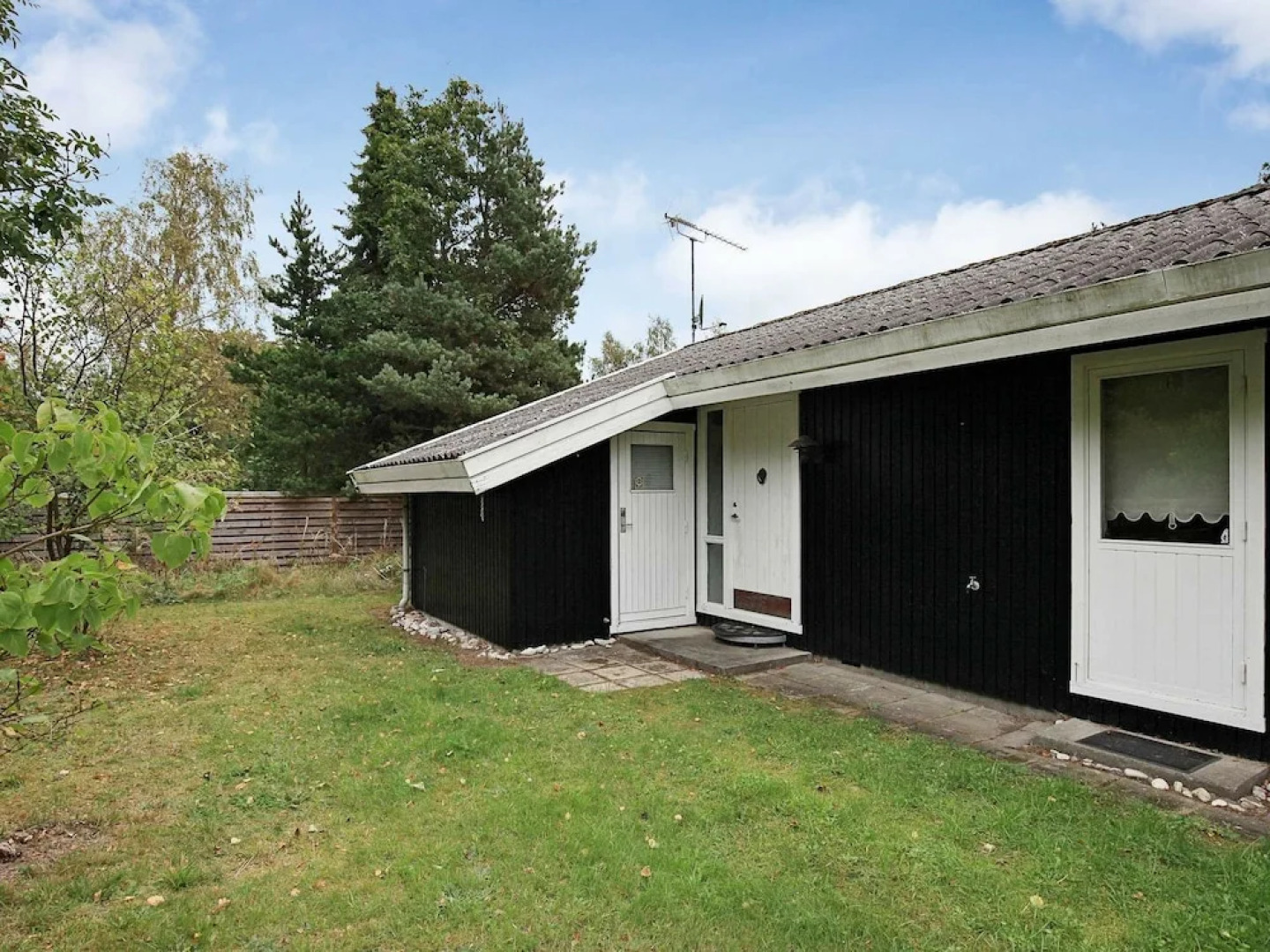 Relaxing Holiday Home in Højby Near Sea