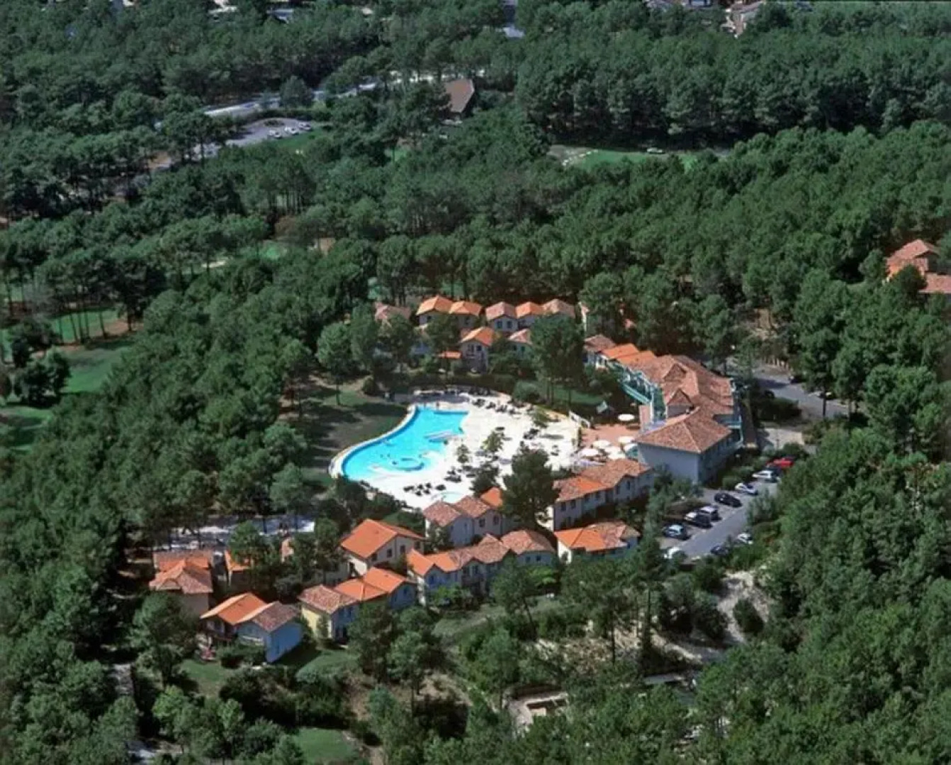 Maison jumelée dans residence avec piscine - 320