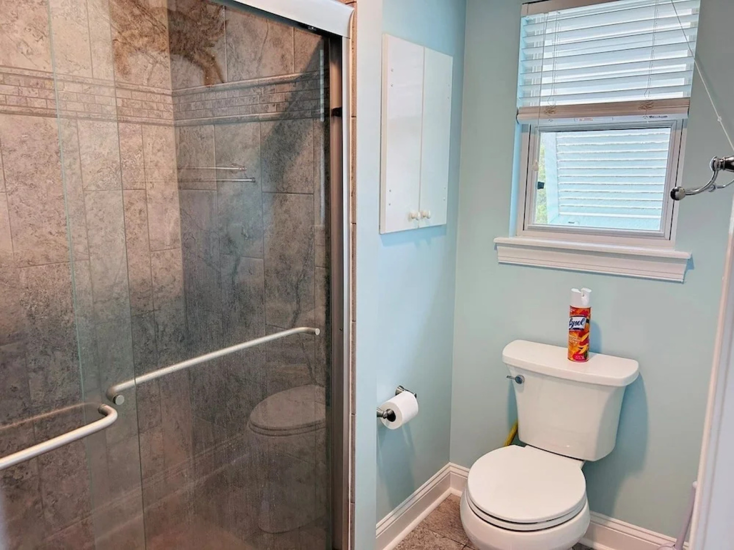 Serenity's Star 4 Bedroom Home by RedAwning