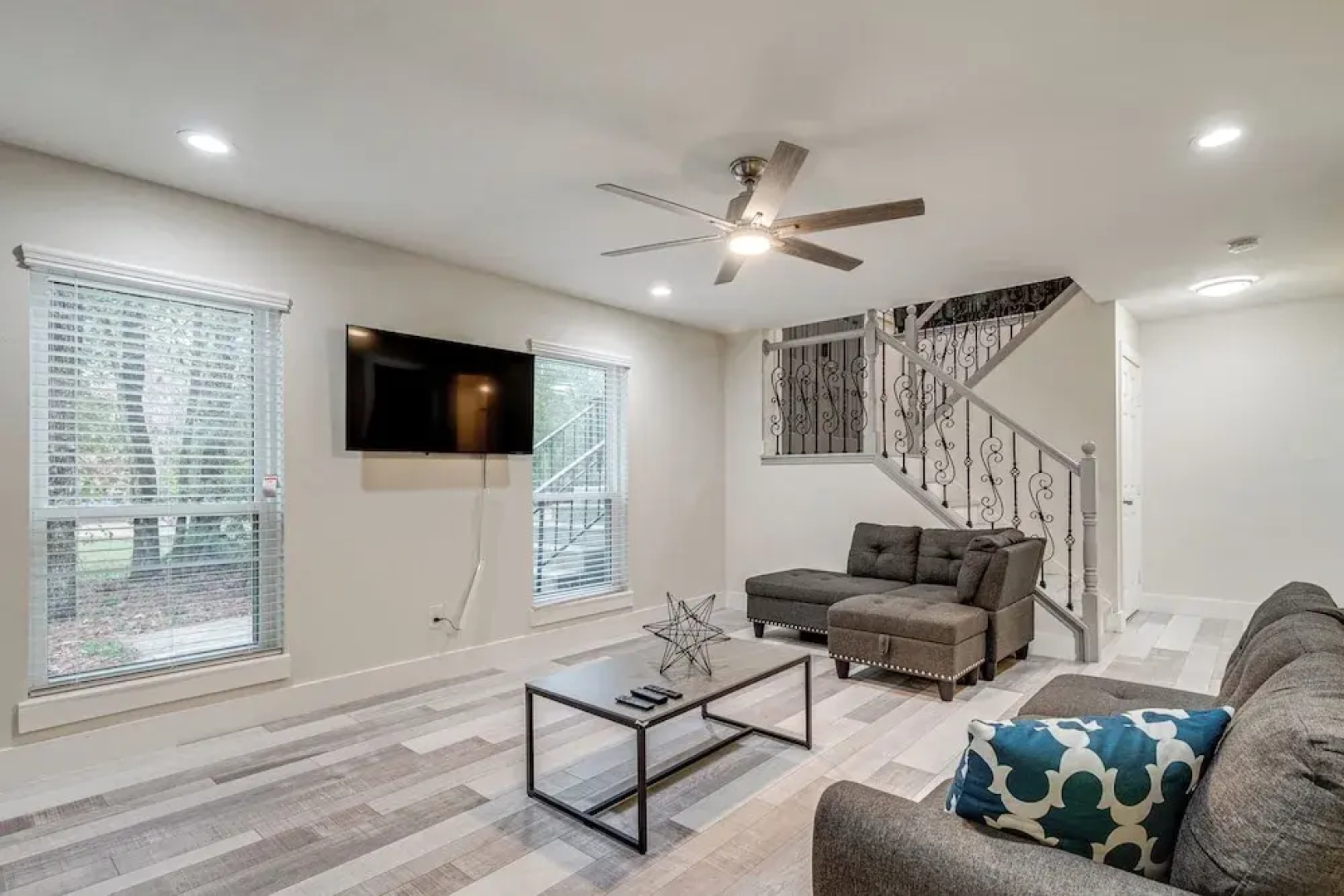 3 Mi to The Woodlands: Warm & Welcoming Home!