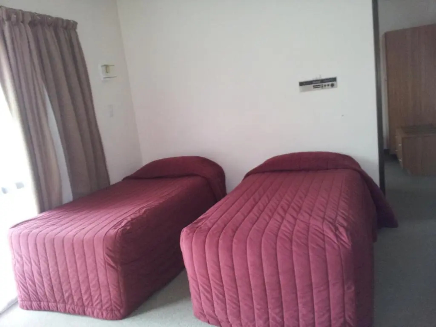 Ace High Motor Inn