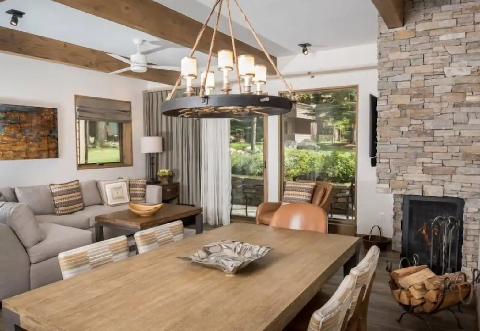 Luxury 2 Bedroom Downtown Aspen Vacation Rental With Access to a Heated Pool, Hot Tubs, Game Room and Spa