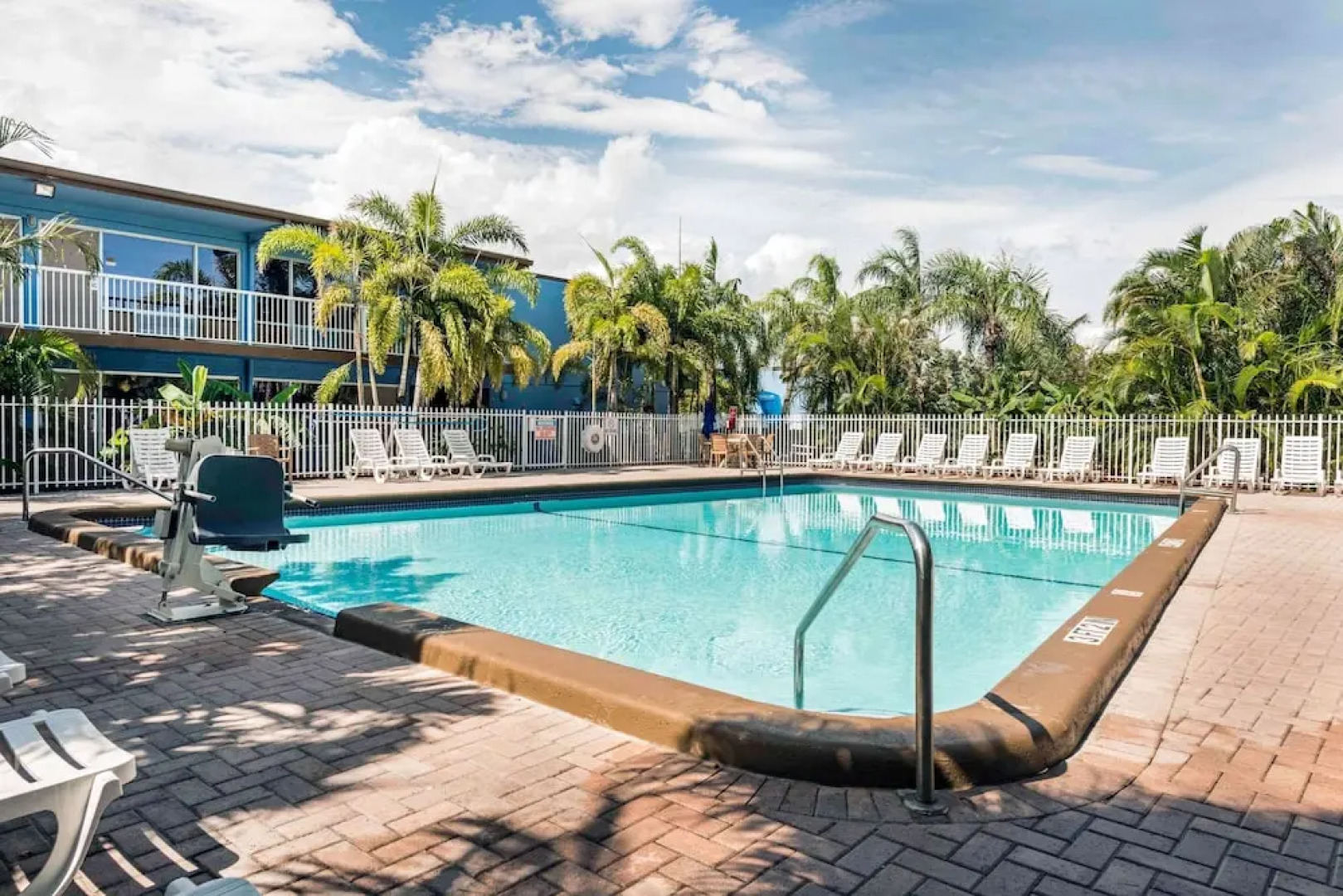 Rodeway Inn & Suites Fll Airport - Cruise Port