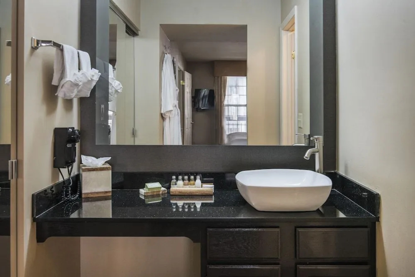 Cloverleaf Suites Columbus