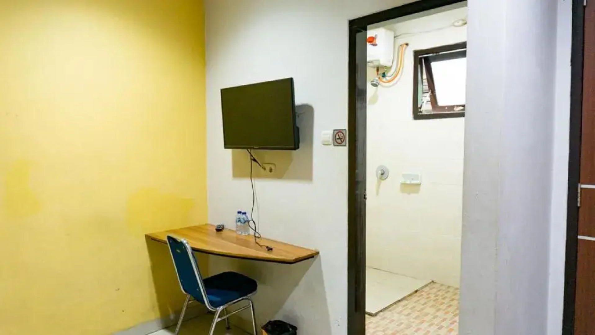 RedDoorz near Pelabuhan Jayapura