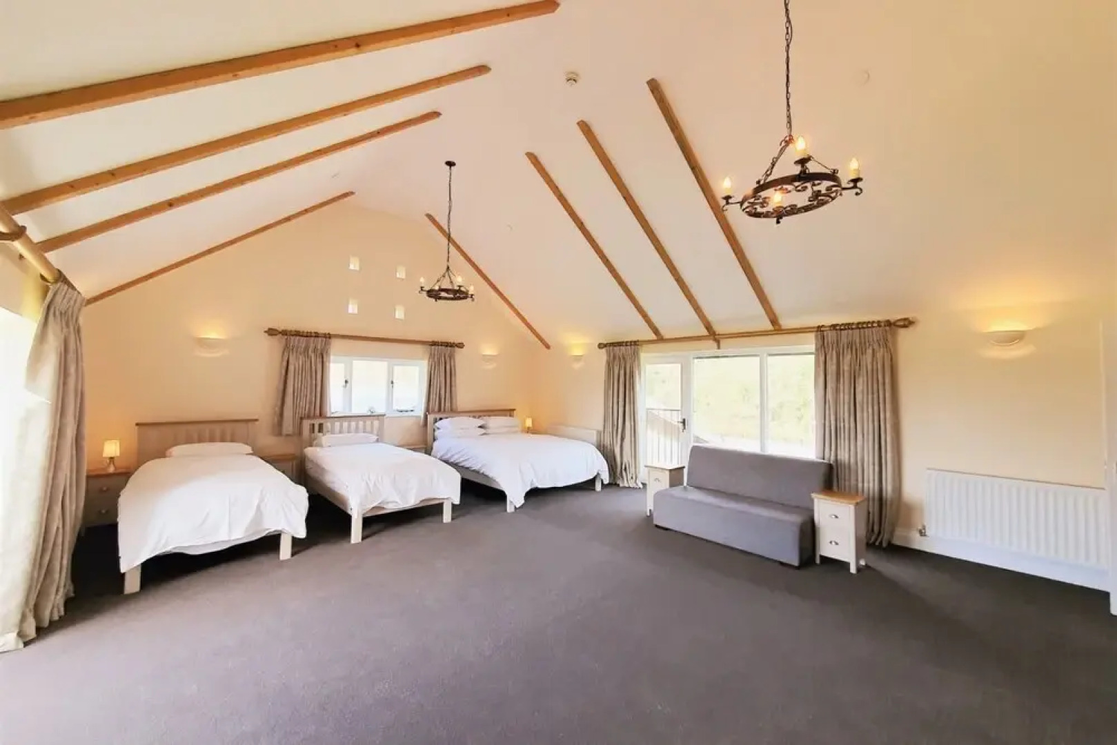 The Victorian Barn self catering holidays with pool & hot tubs