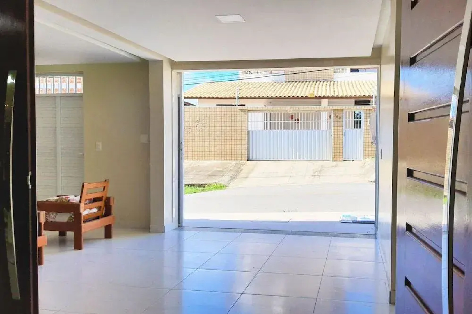 CASA TRíPLEX AO LADO DA PRAIA DO IGUAPE