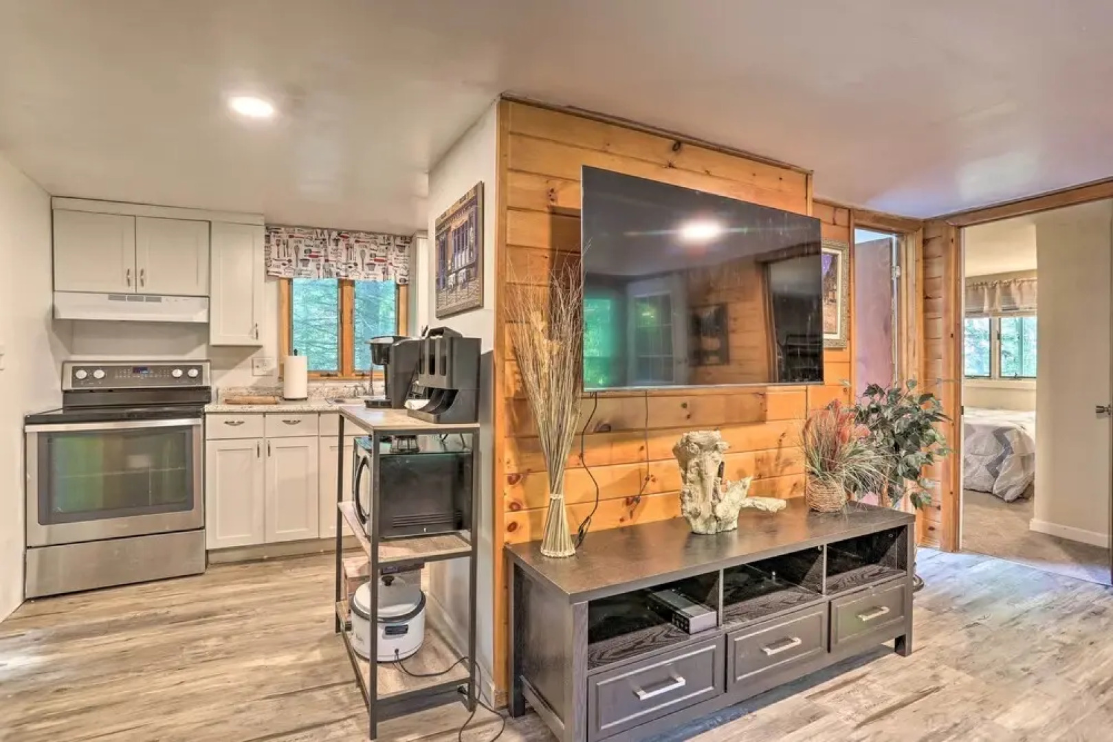 North Arrowhead Lake Cabin w/ Deck, Pets Welcome!