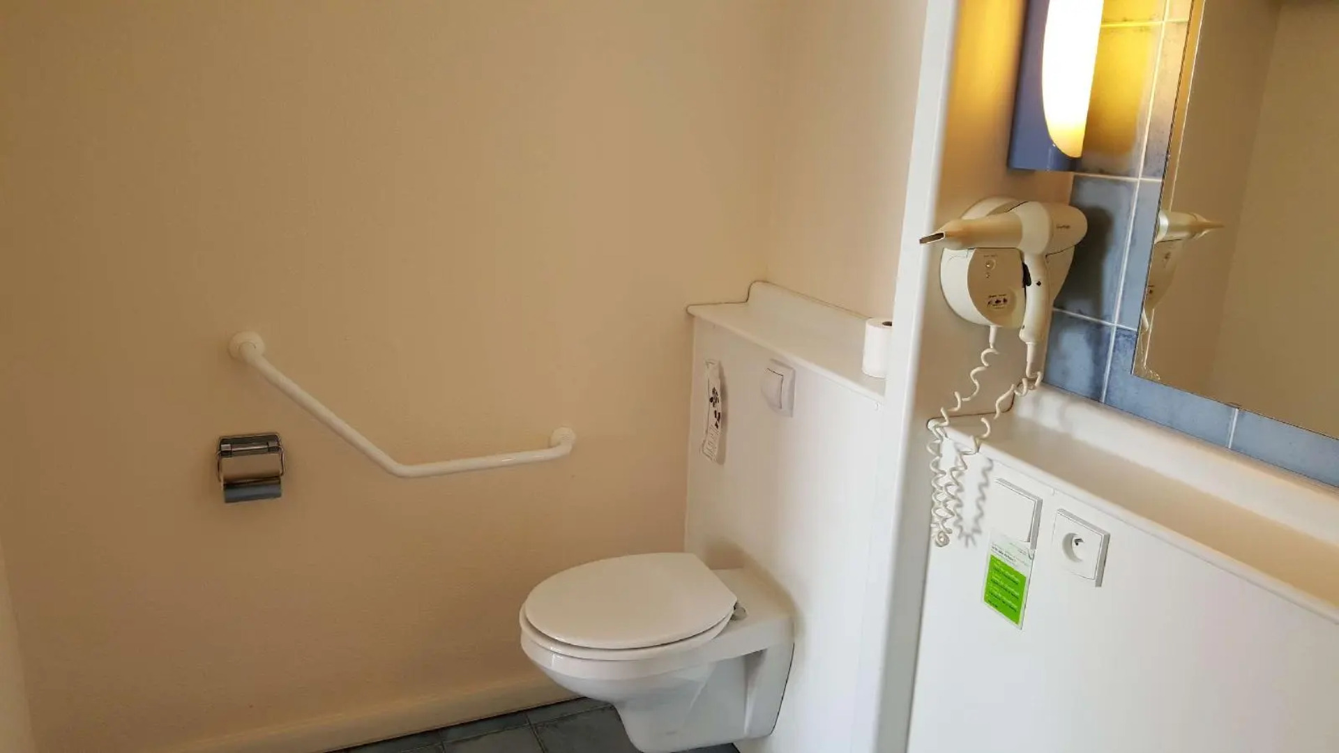 Le 2 by HOTEL AKENA LA FERTE BERNARD