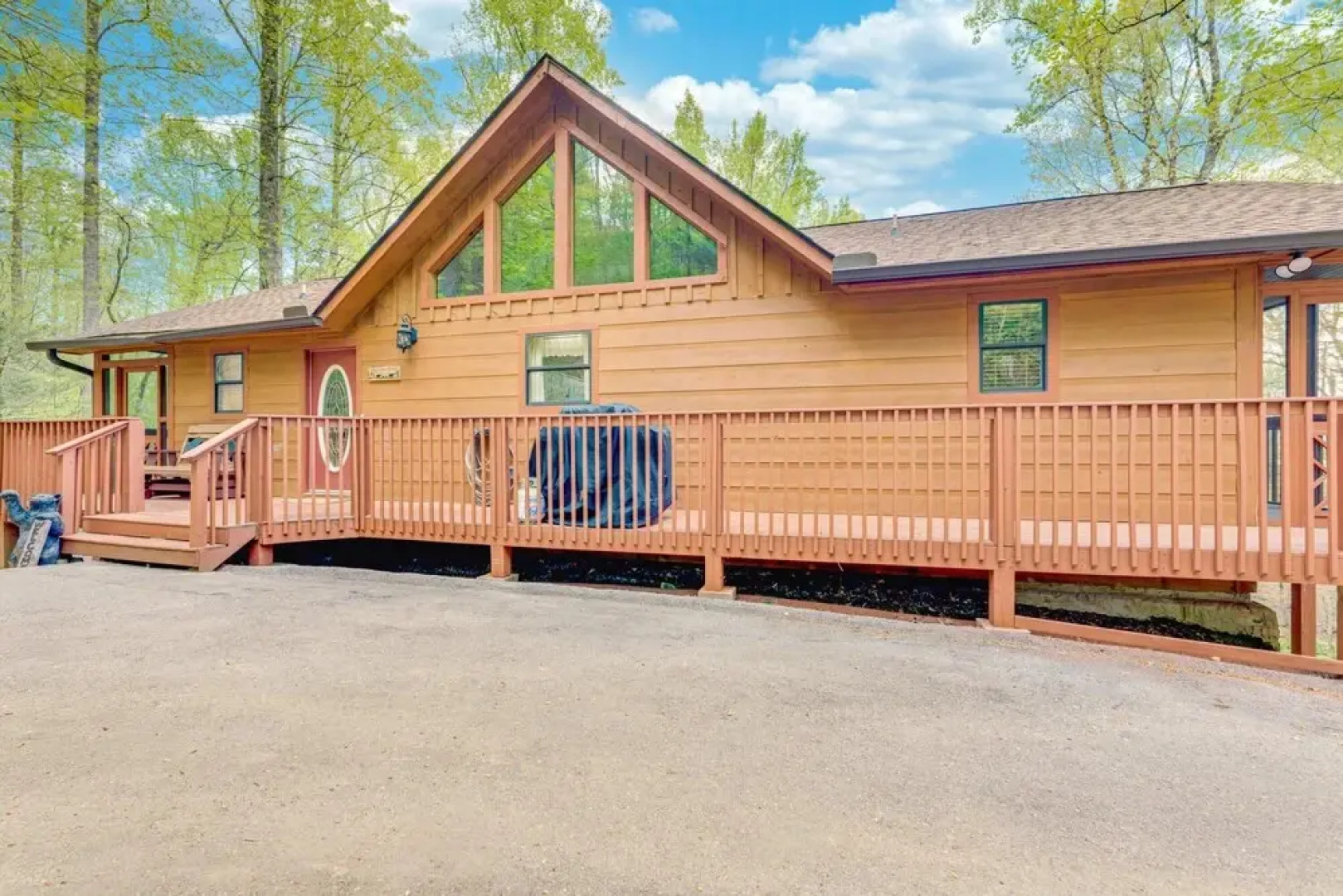 Sage Grass Retreat Wears Valley Cabin w Hot Tub Game Room Wraparound Deck