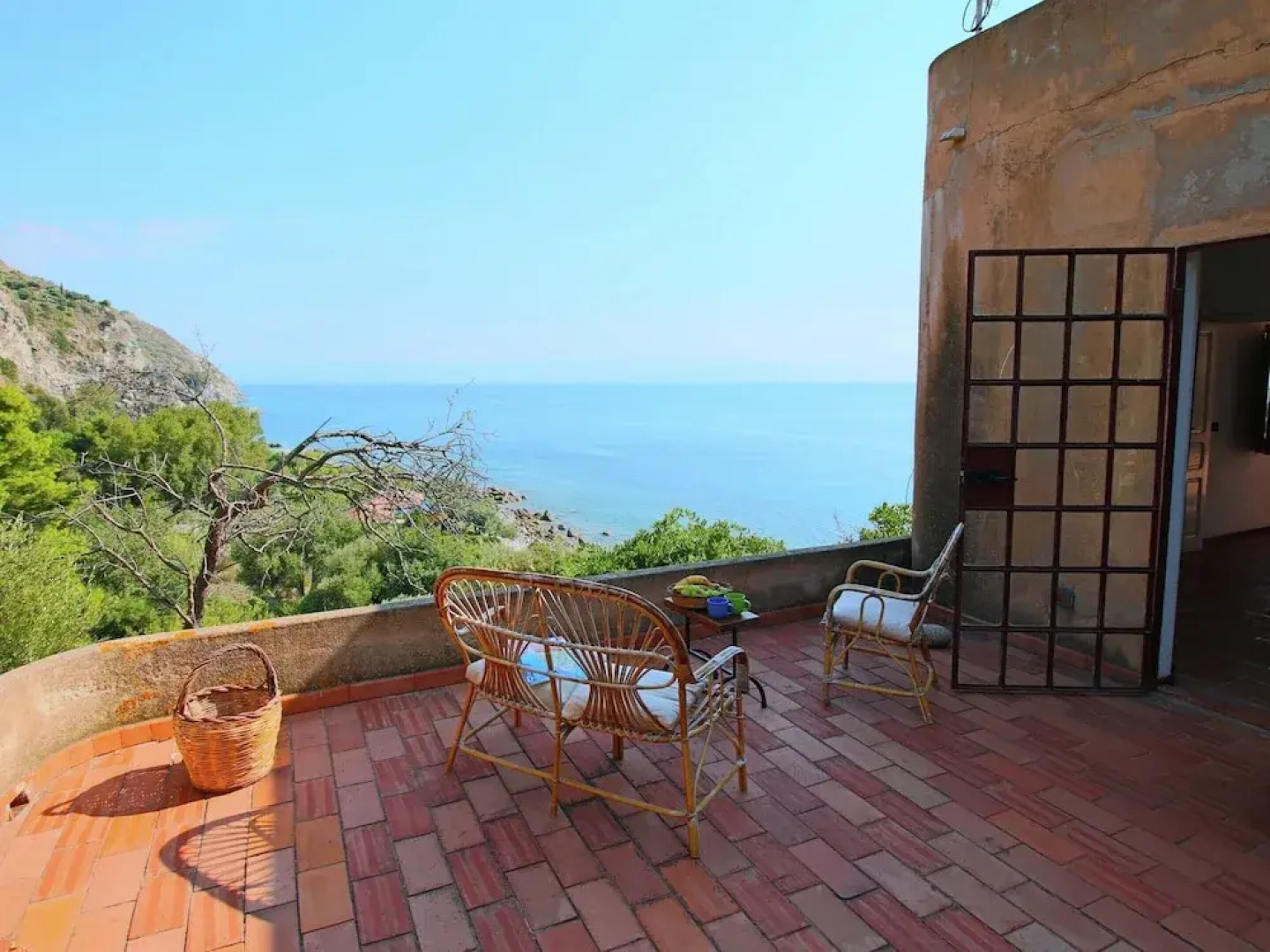 Mansion in Capo Vaticano Near the Beach