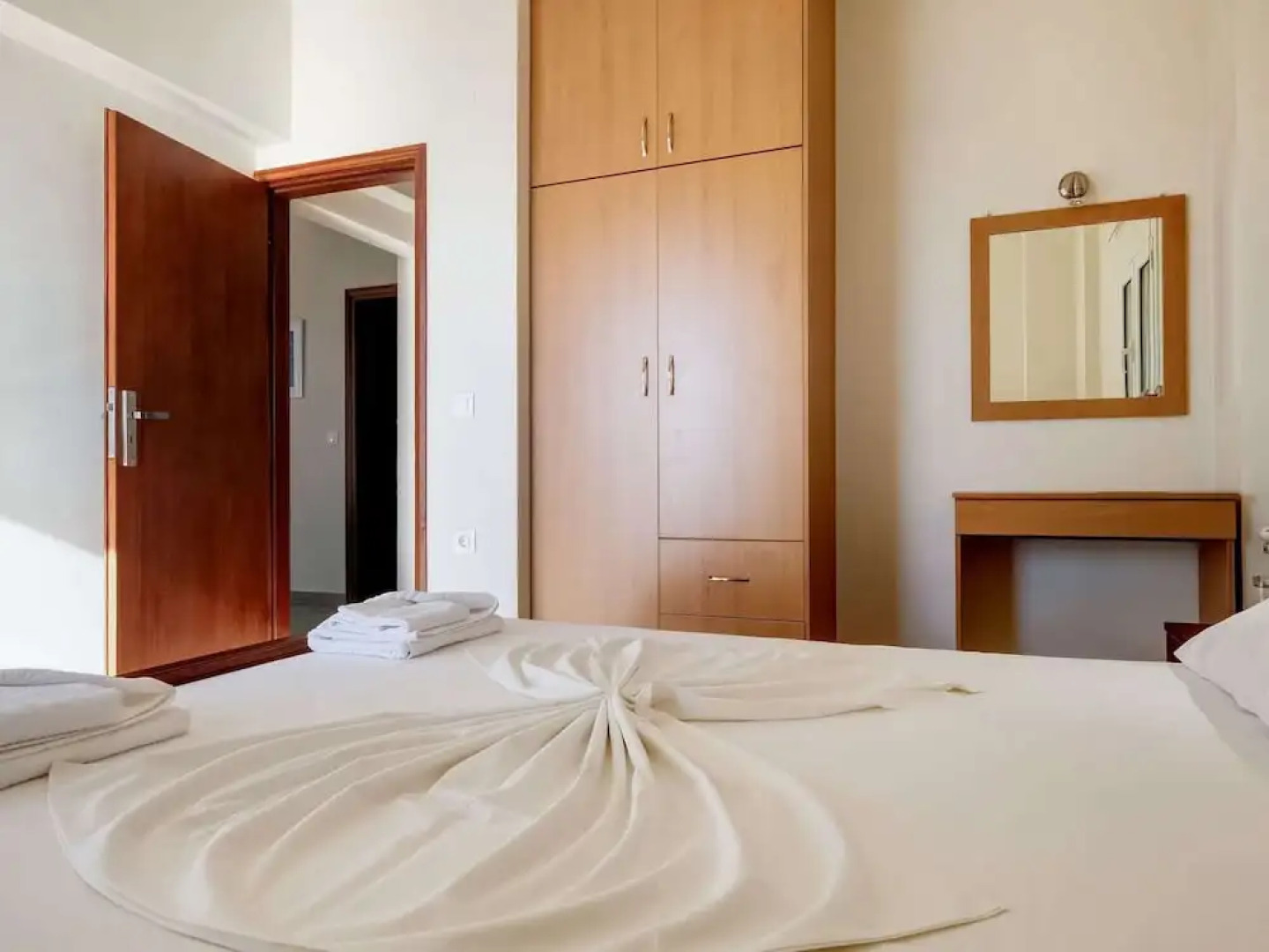 Seaview Studio, 3 Pers Panoramic Seaview in Beautiful Setting, West From Chania