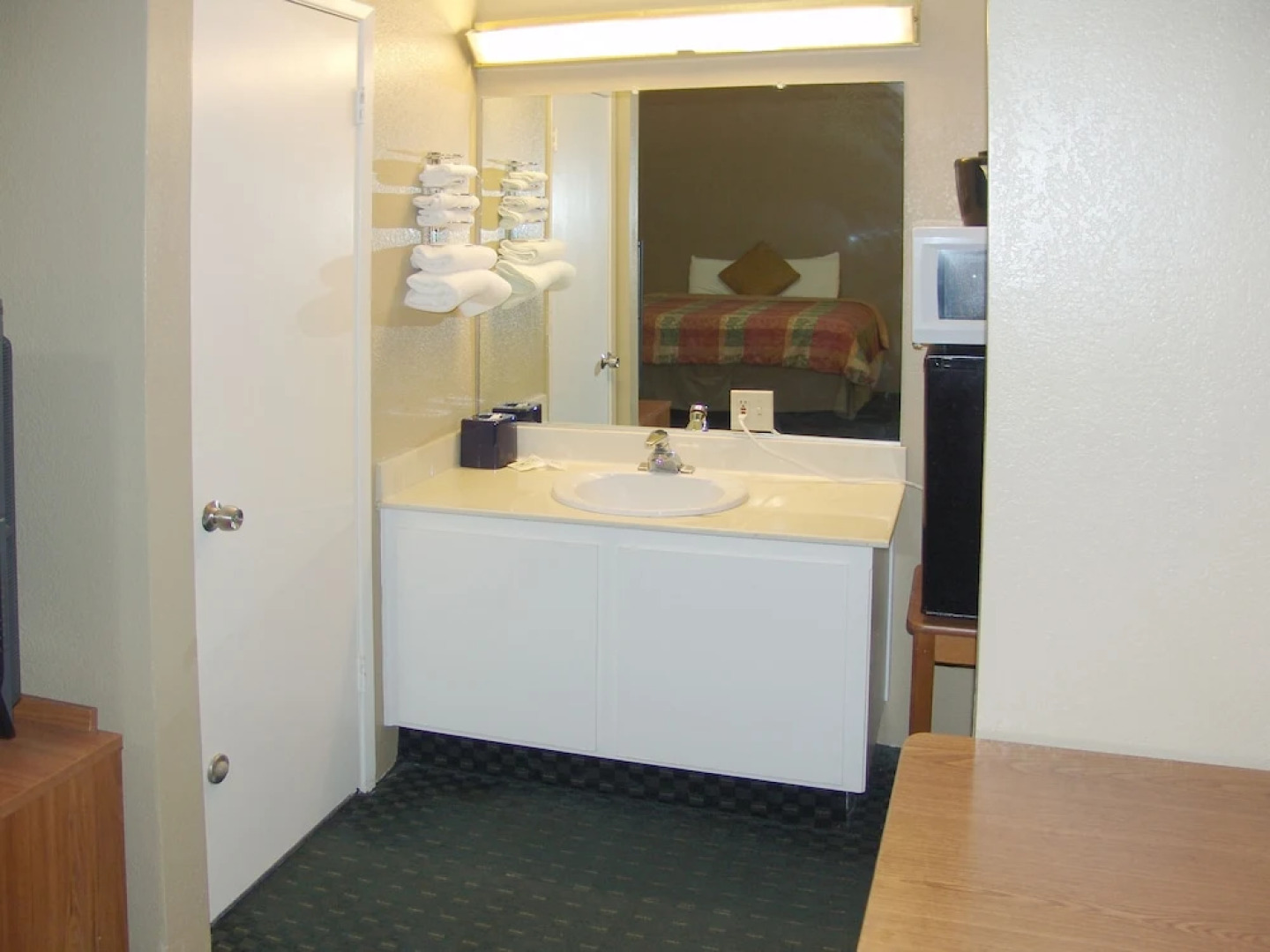 Holland Inn and Suites