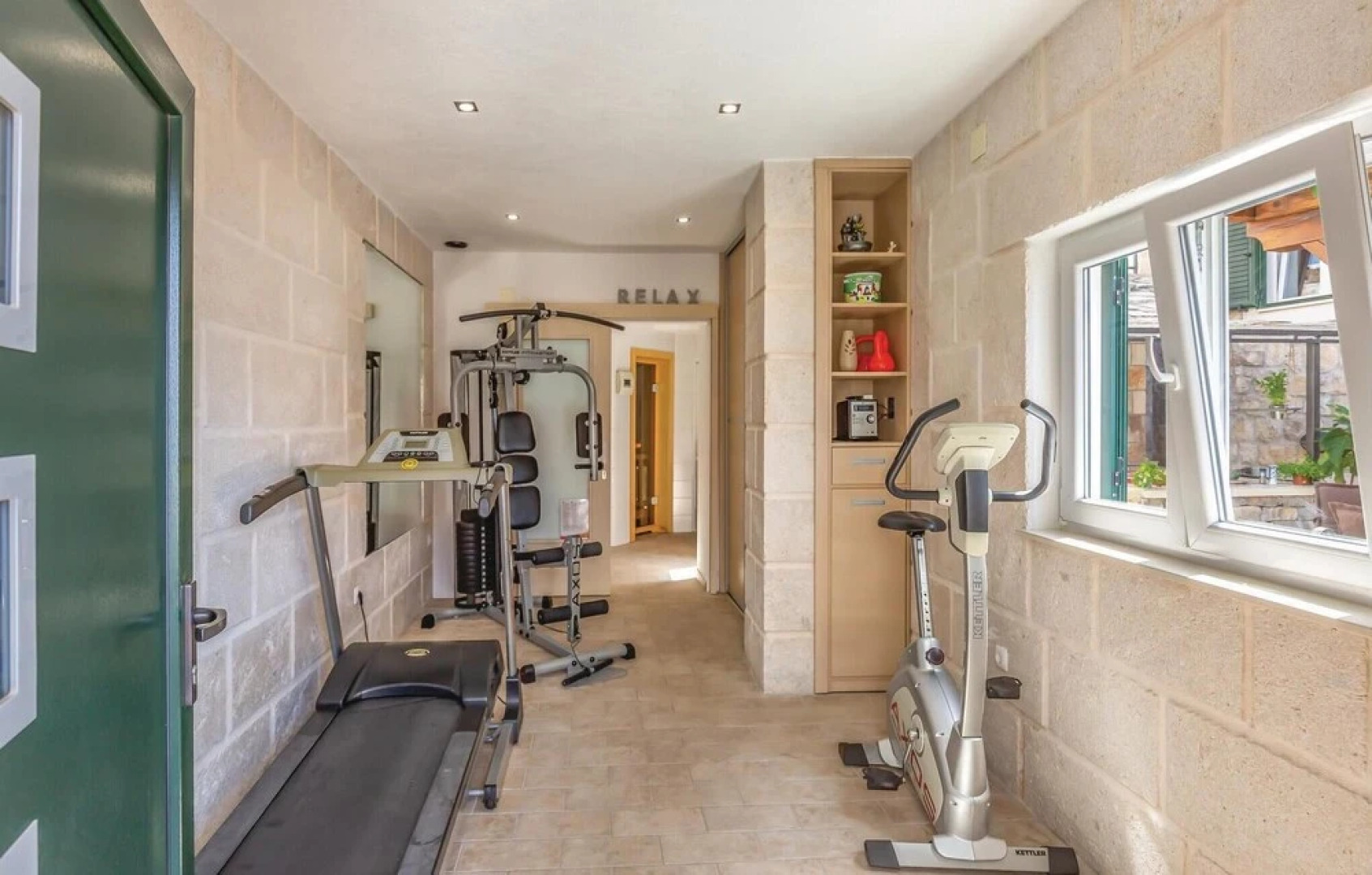 Amazing Home in Makarska with Hot Tub, Sauna & WiFi