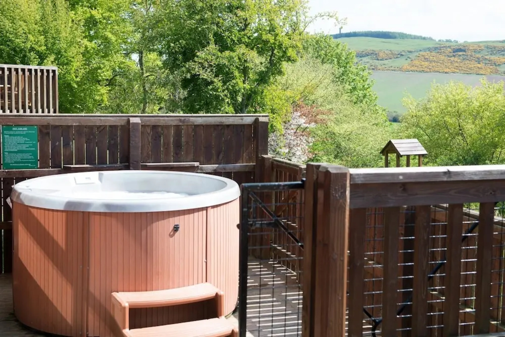 Douglas Fir Lodge With Hot Tub Near Cupar, Fife