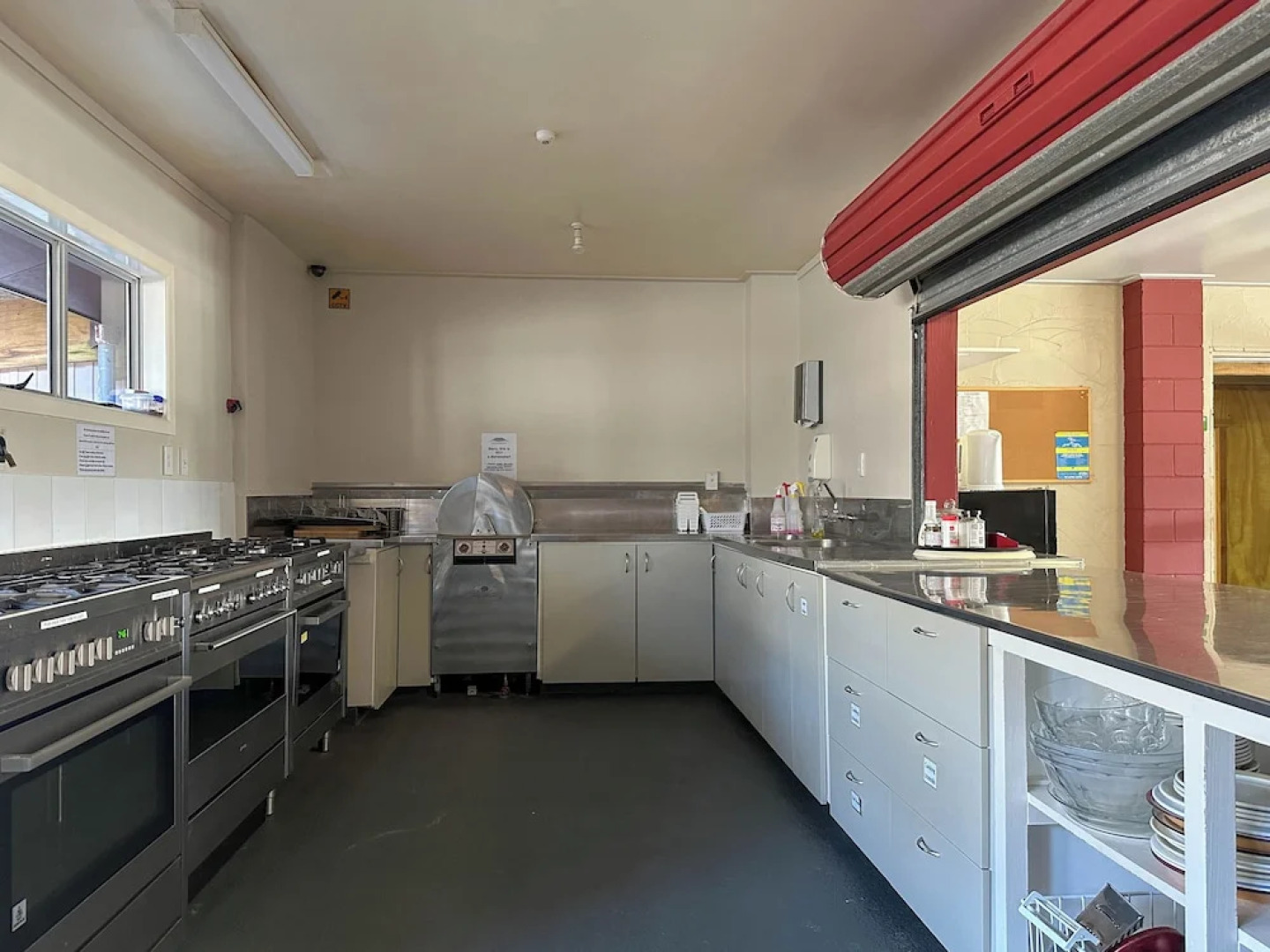 The Crossing Lodge and Backpackers