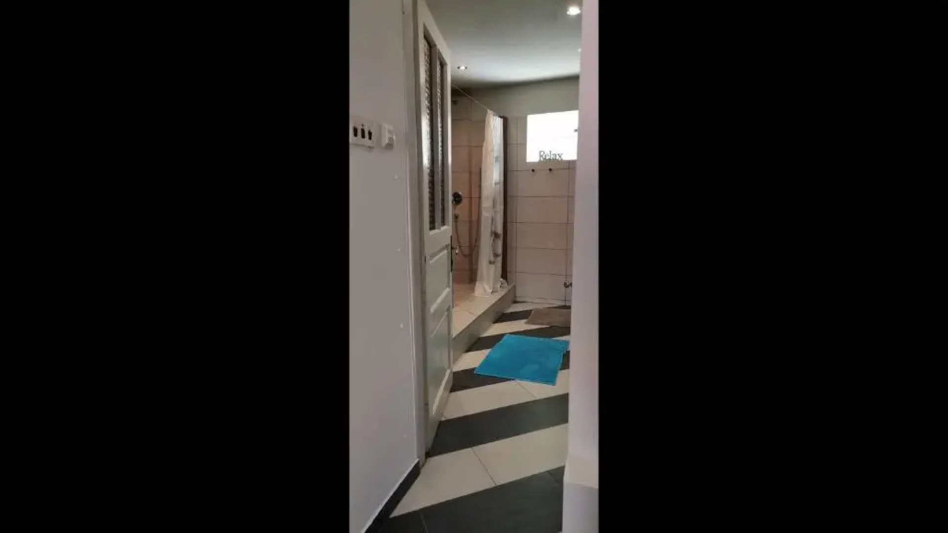 Cheerful Holiday House Illuminosa