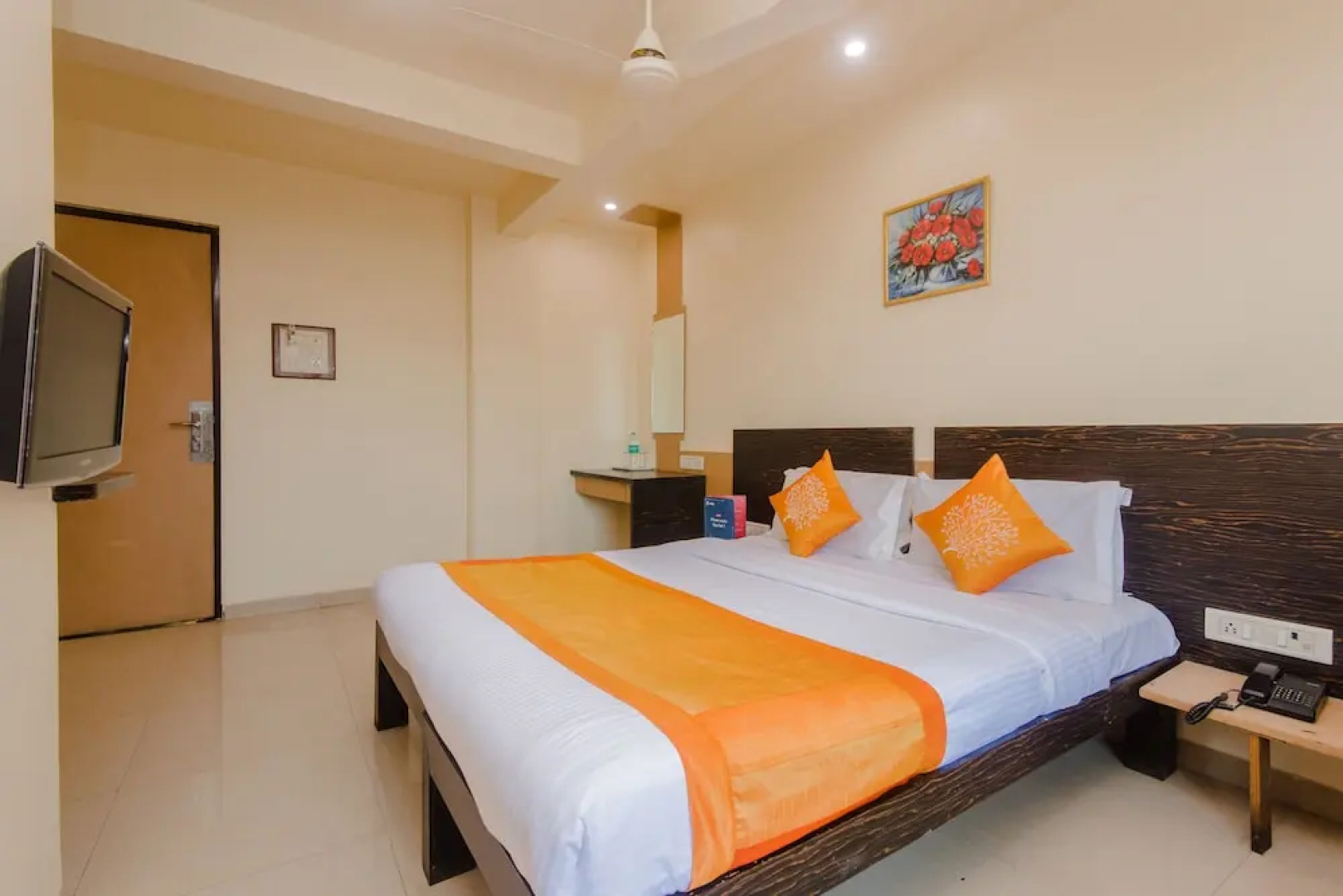 OYO 10382 Hotel Saffron Suites