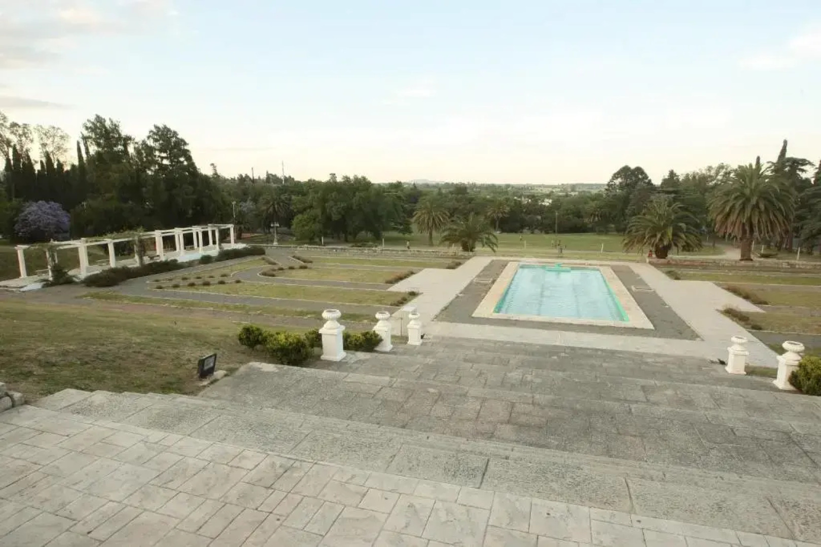 Howard Johnson by Wyndham Sierras Hotel and Casino