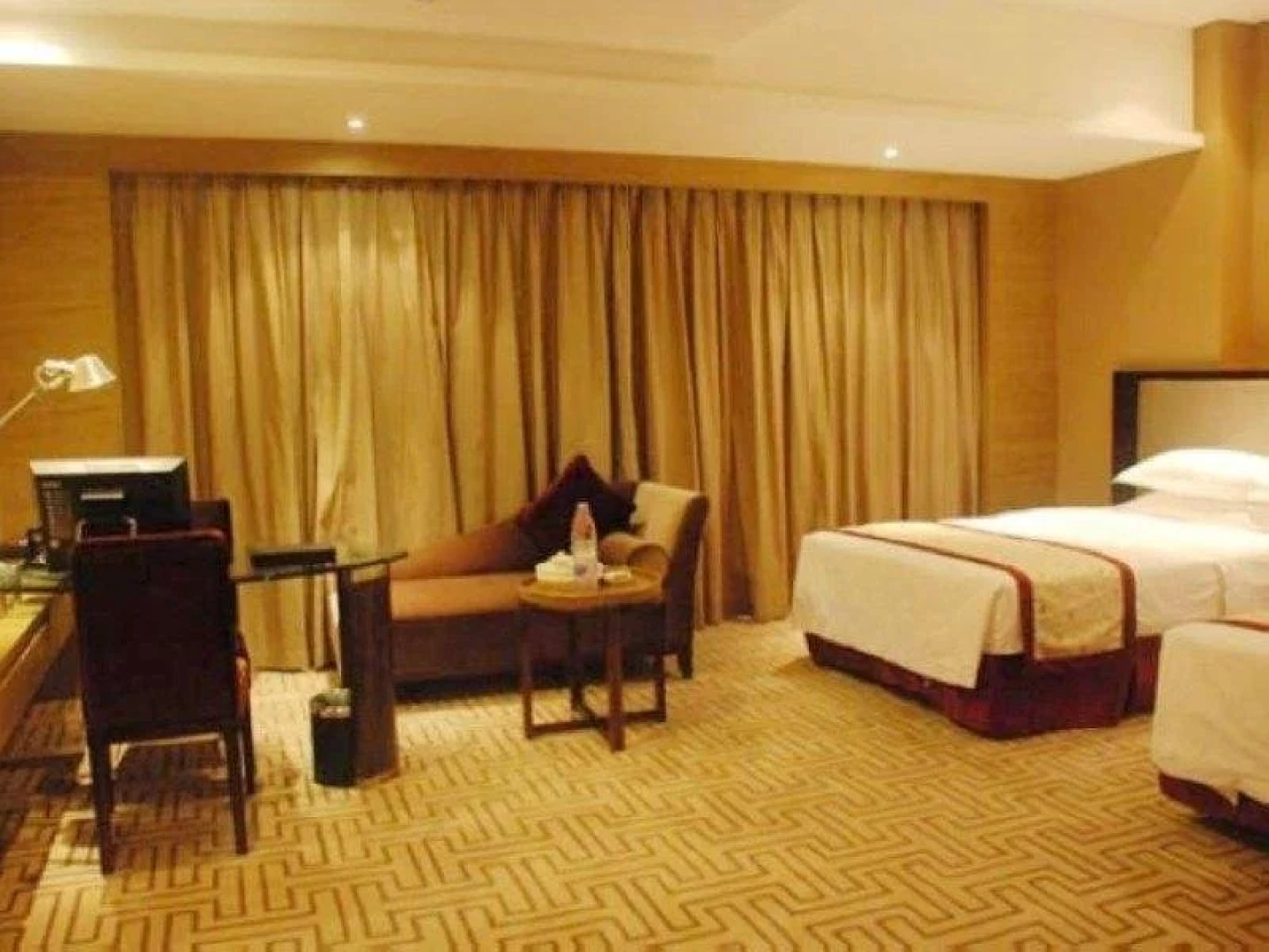 Aile Crown Holiday Hotel