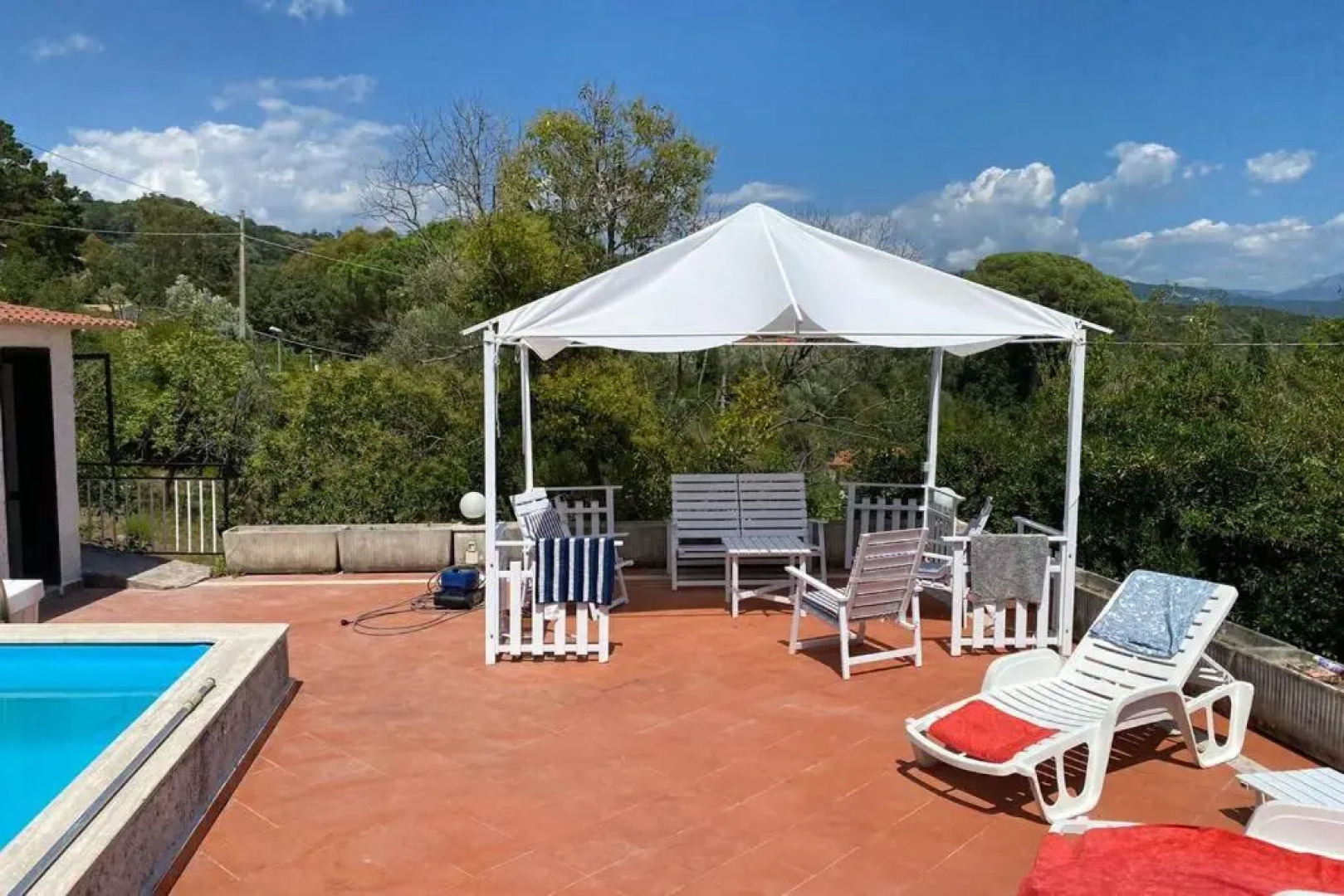 Villetta con piscina 10 posti letto Scario