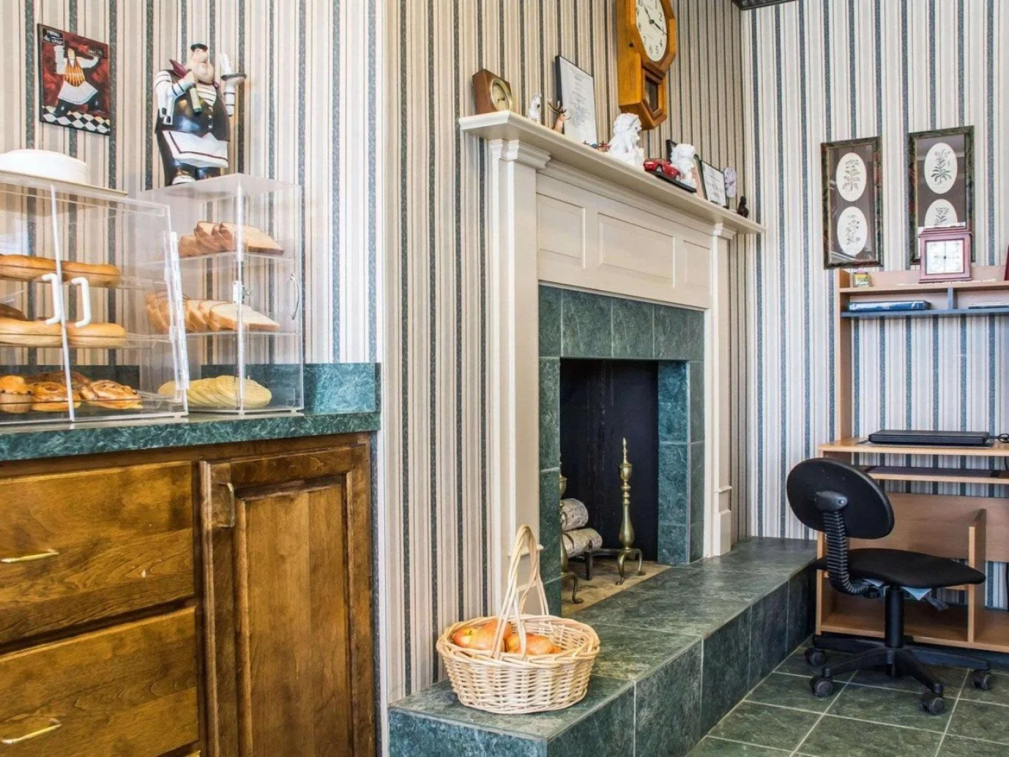 Rodeway Inn Marshall Manor