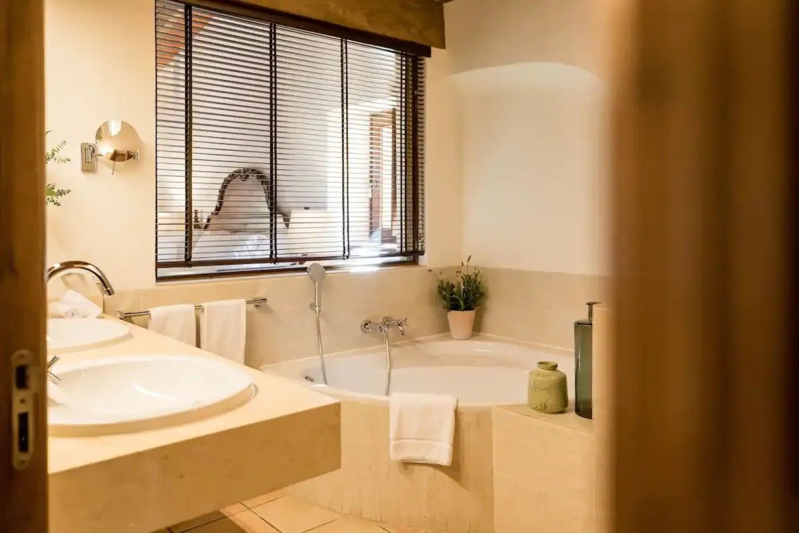 LJs Ratxo Eco Luxury Retreat