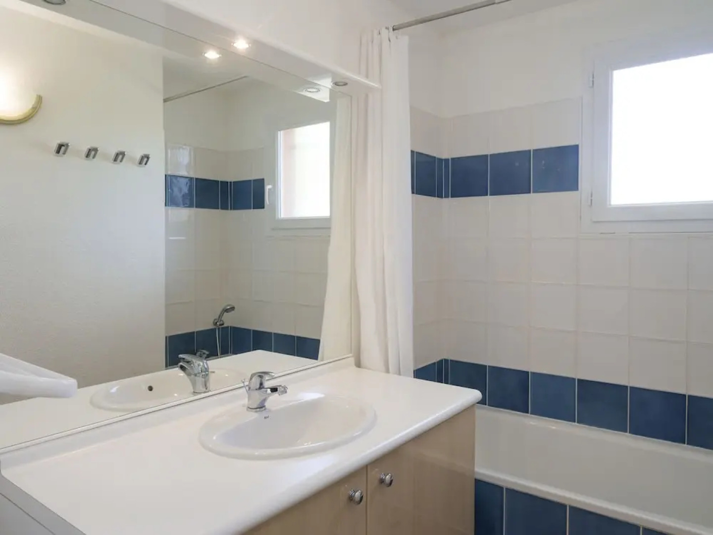 Attached House With Terrace or Loggia Located in Languedoc