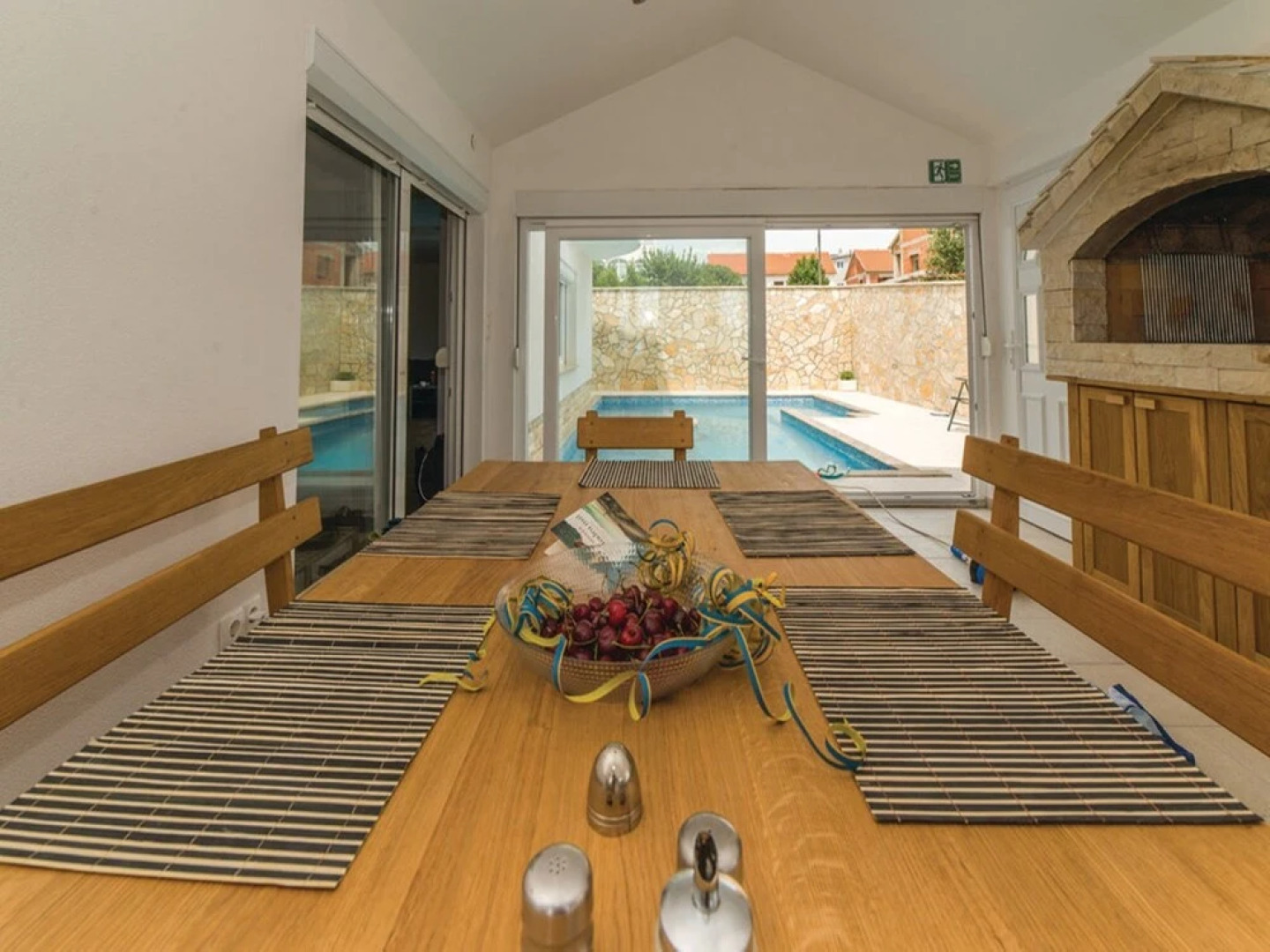 Spacious Villa in Maslenica with Swimming Pool