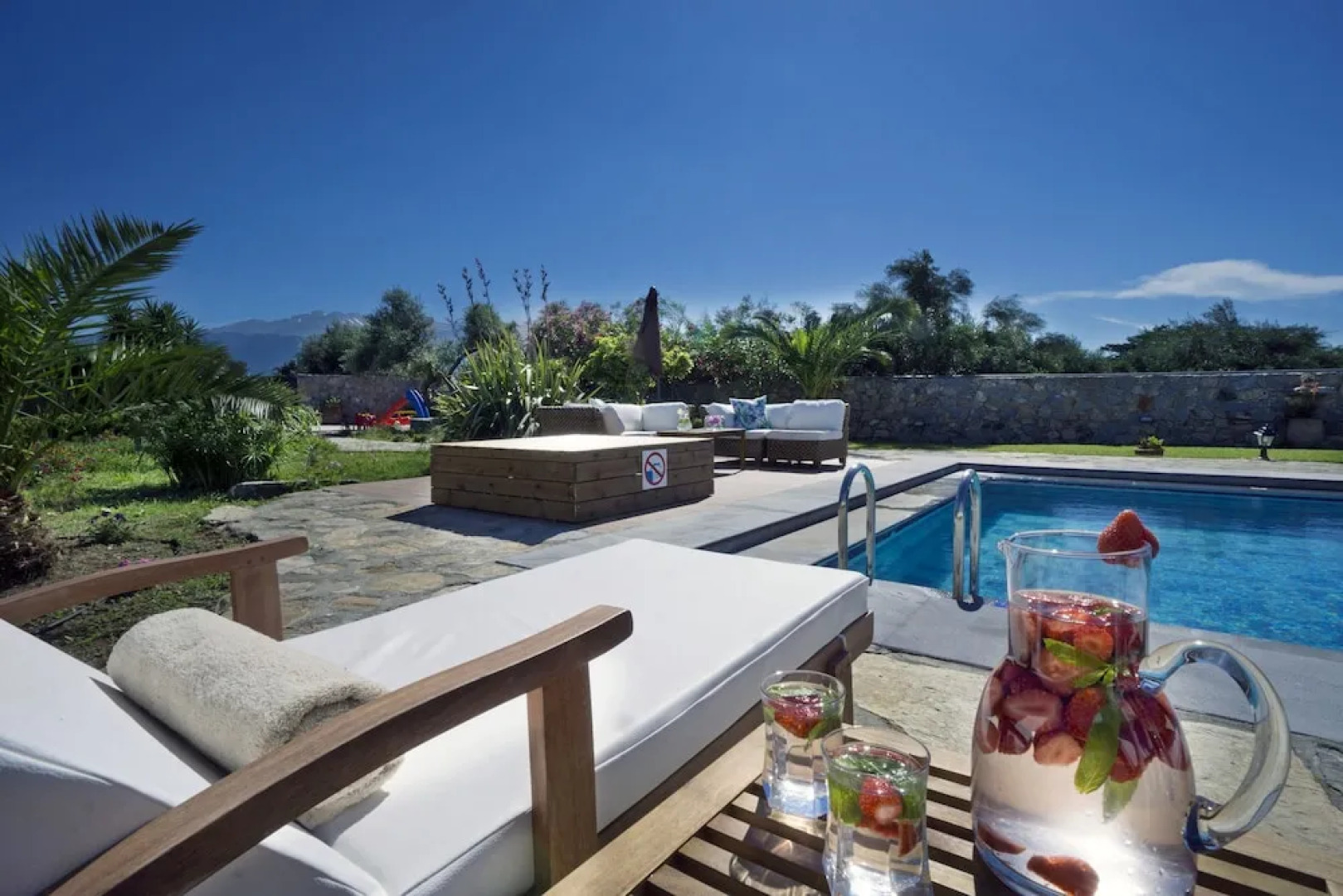 Private Polished Mansion w Private Pool Jacuzzi