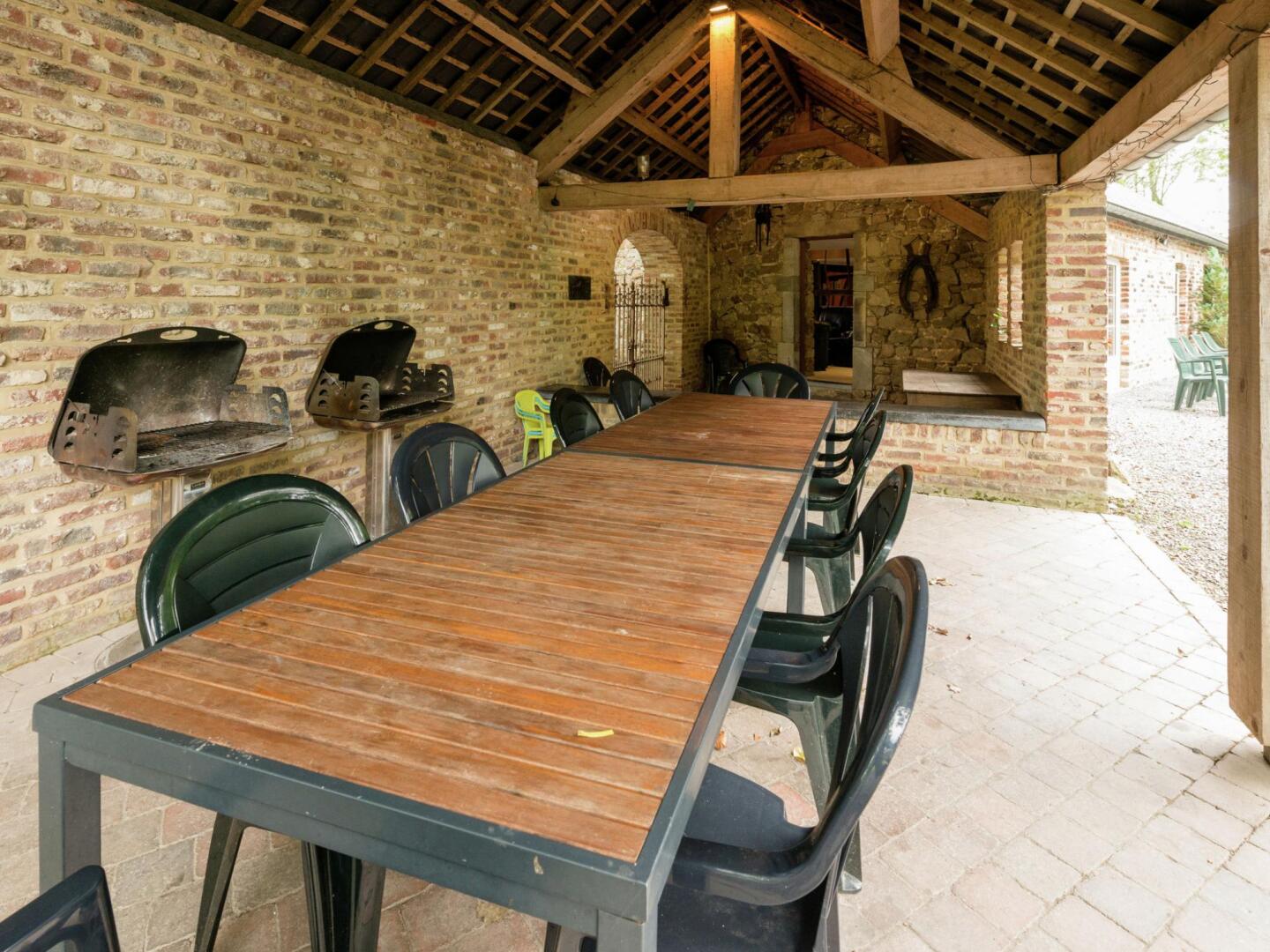 Glorious Holiday Home in Weris with Jacuzzi