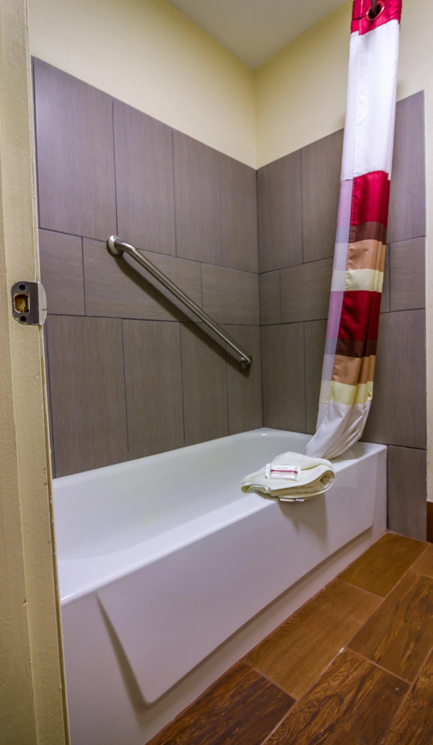 Red Roof Inn & Suites Piqua - I-75