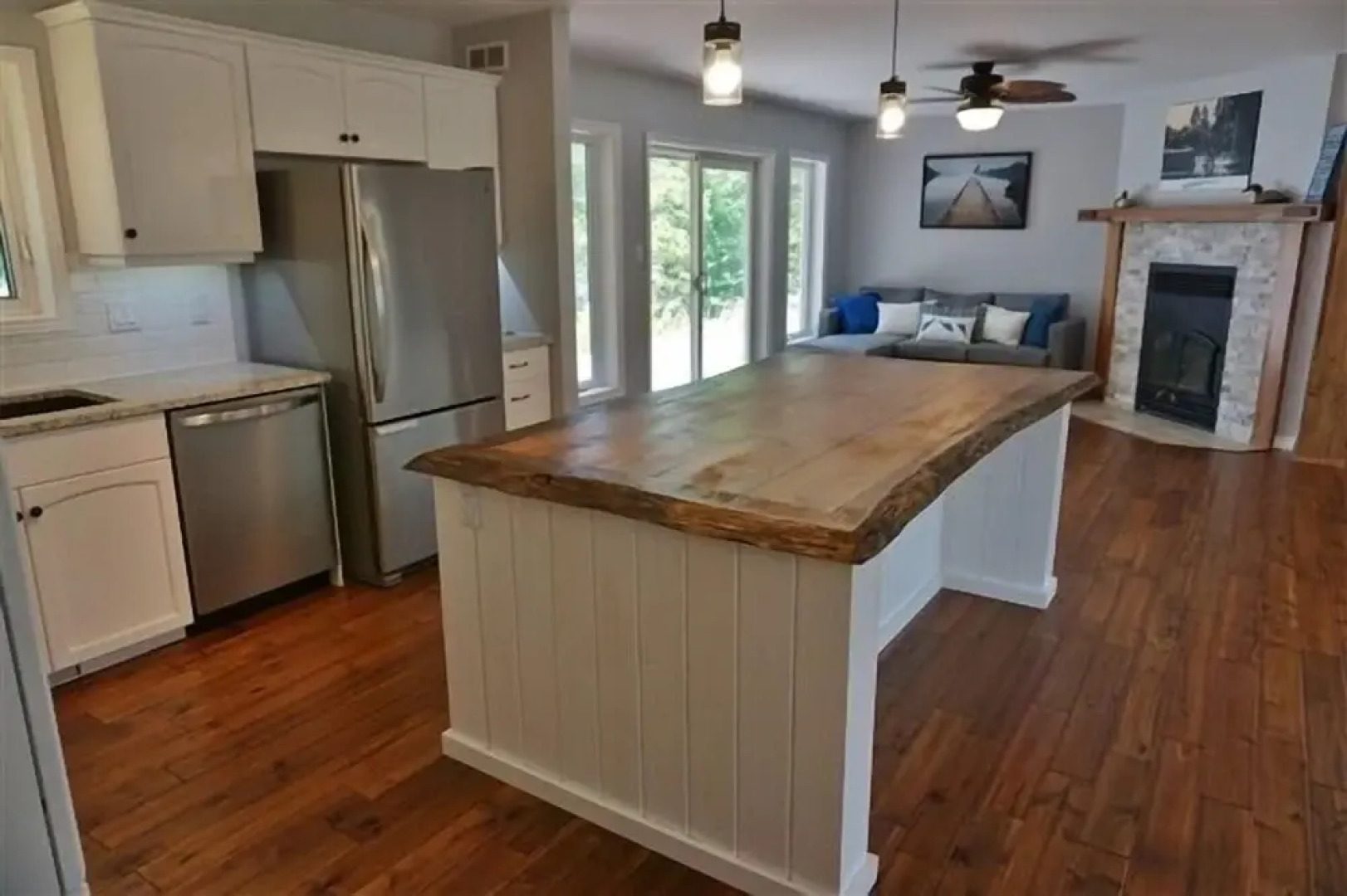 433 Kamaniskeg Lake 3 Bedroom Cottage