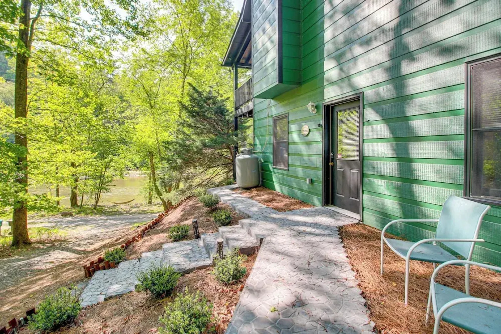 'the River Rest' Ellijay Cabin w/ Hot Tub!