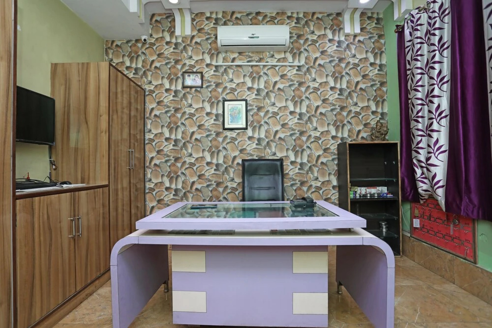 OYO 28355 Hotel Raj Mahal