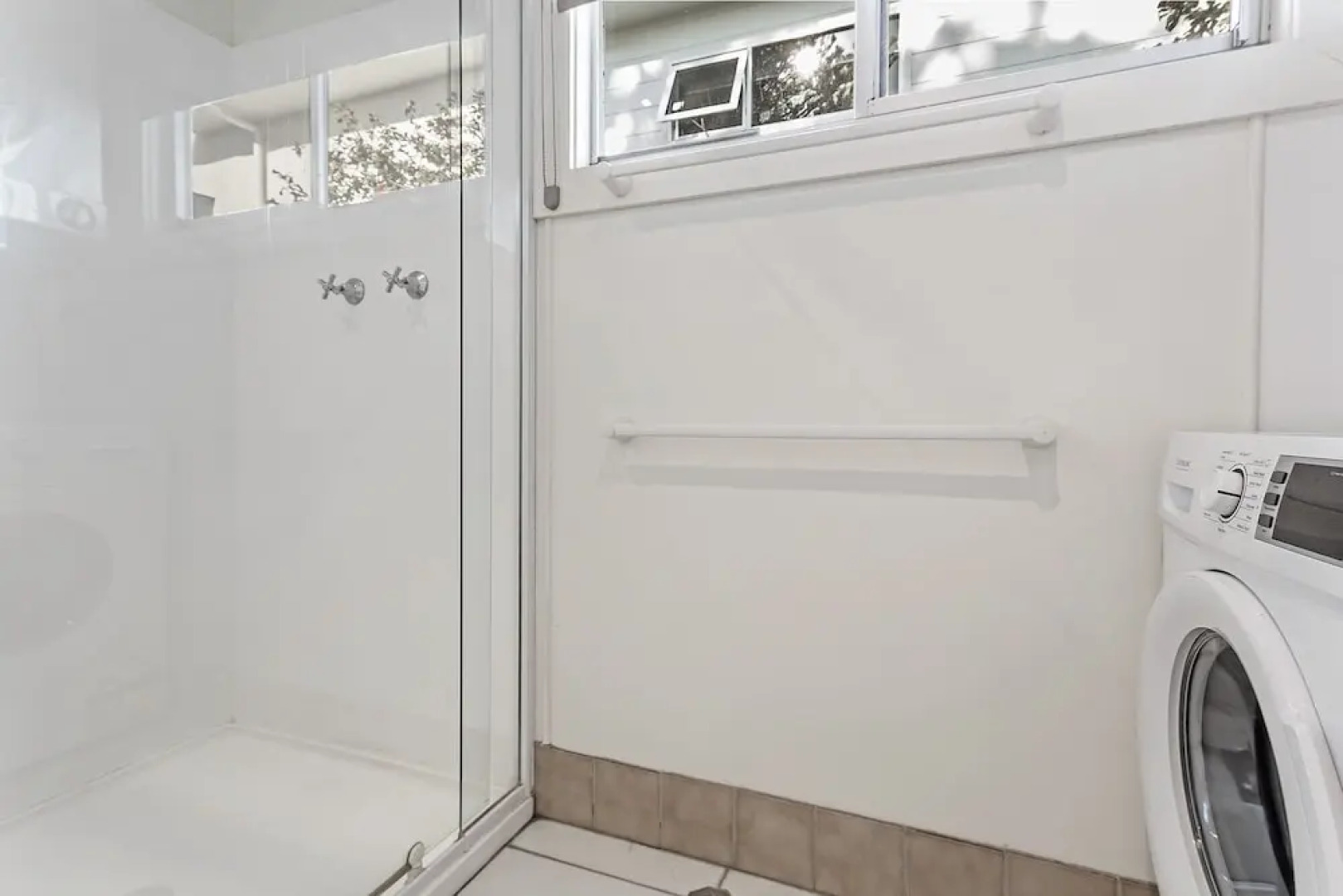 Government Road, 102