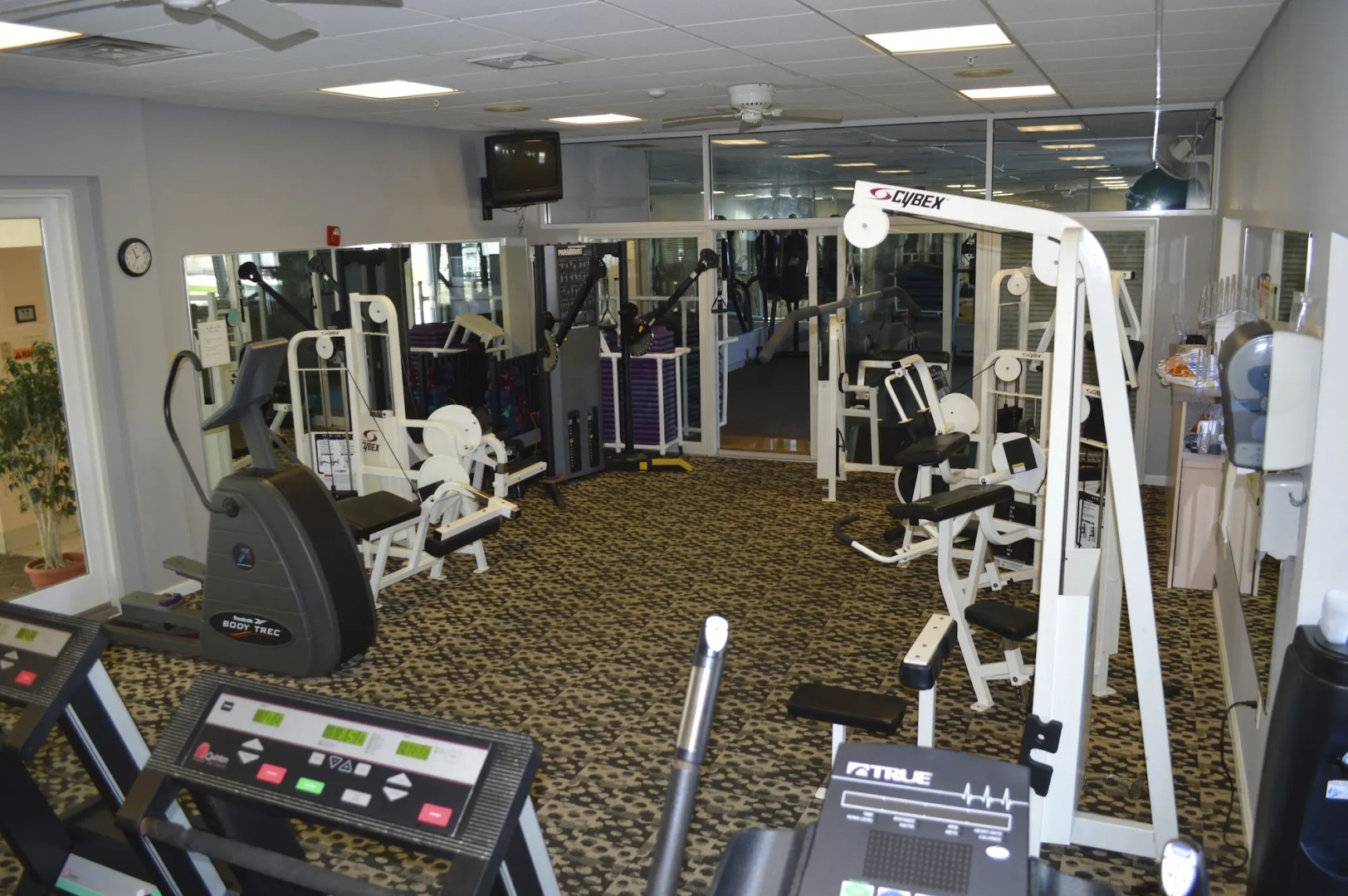 The White Sands Oceanfront Resort & Spa