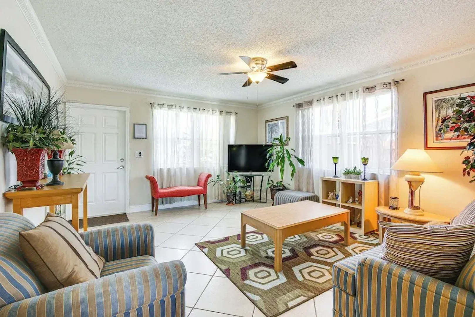 Ft Lauderdale Getaway w/ Yard ~ 4 Mi to Beach!