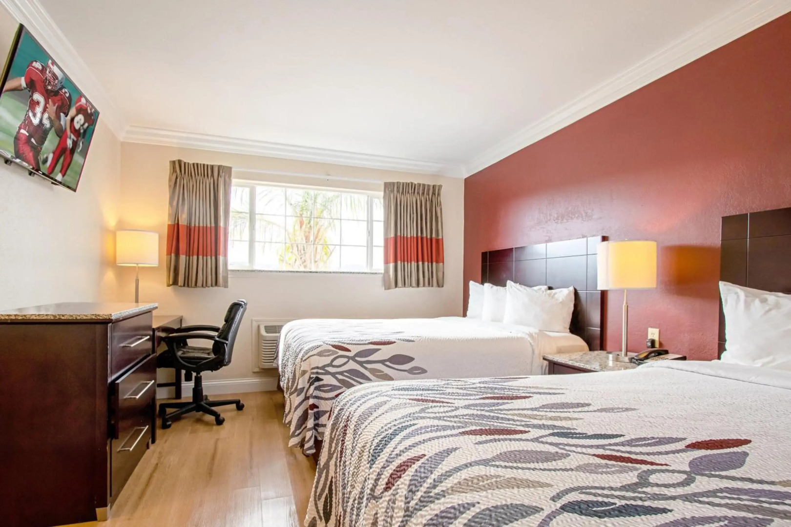 Red Roof Inn & Suites Monterey