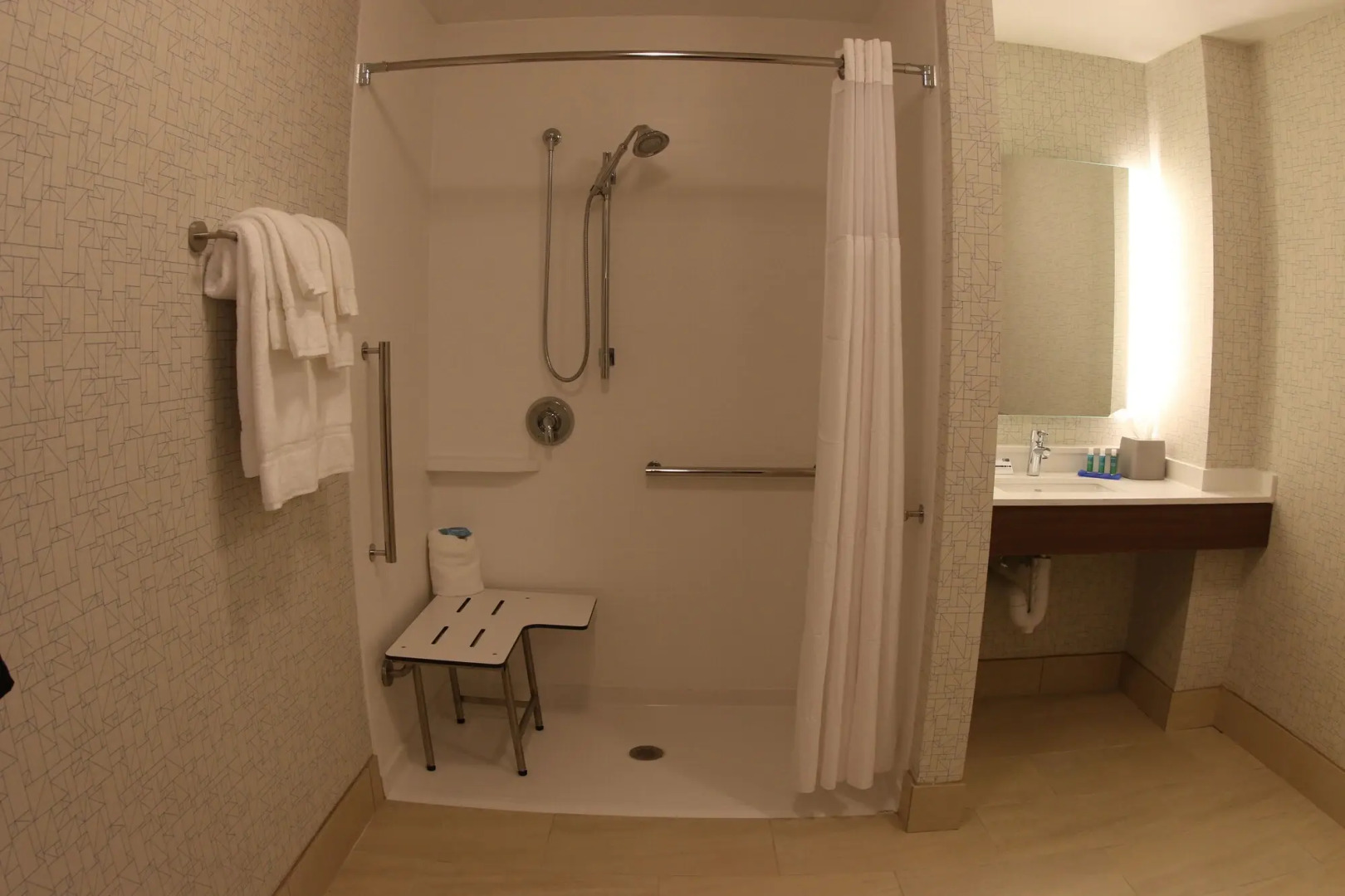 Holiday Inn Express & Suites Detroit Northwest - Livonia by IHG