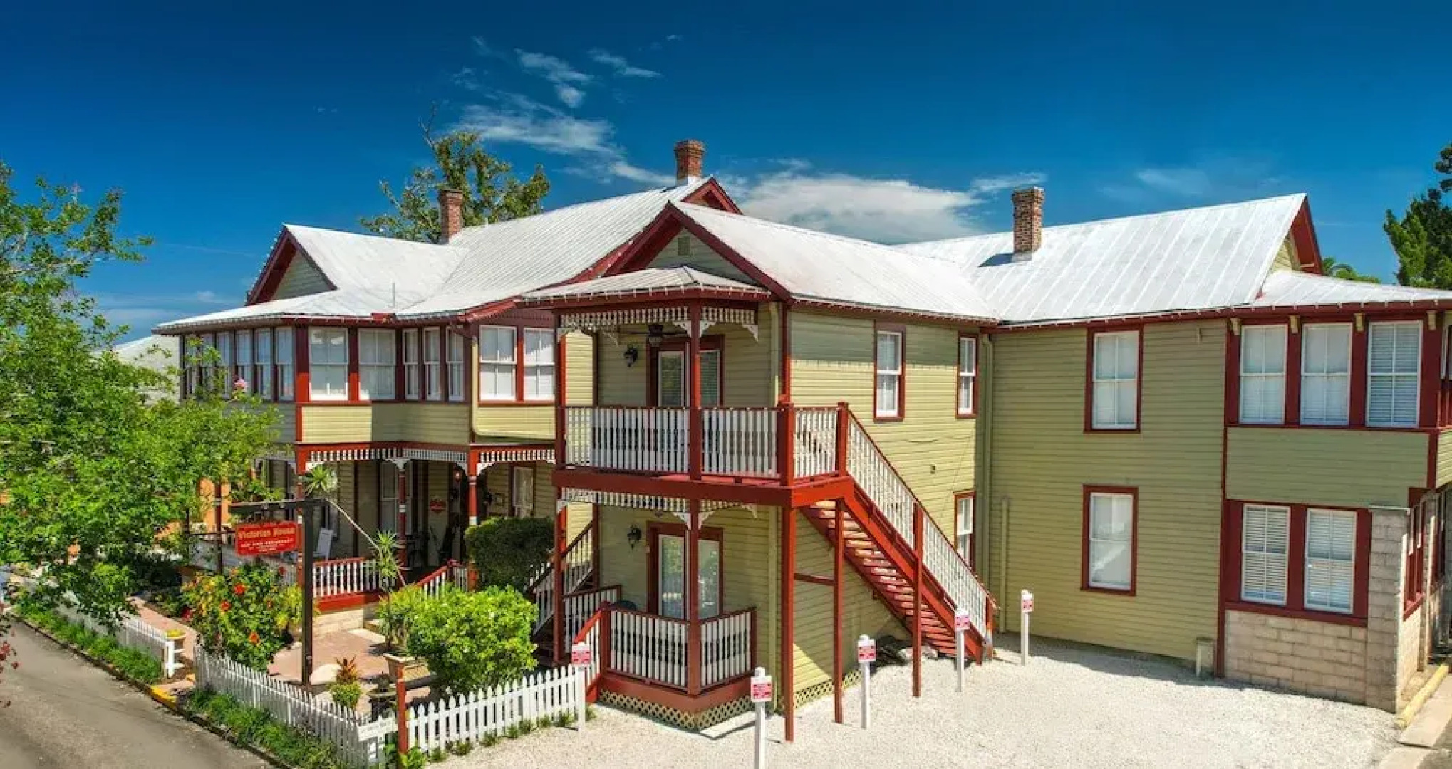 Victorian House Bed & Breakfast