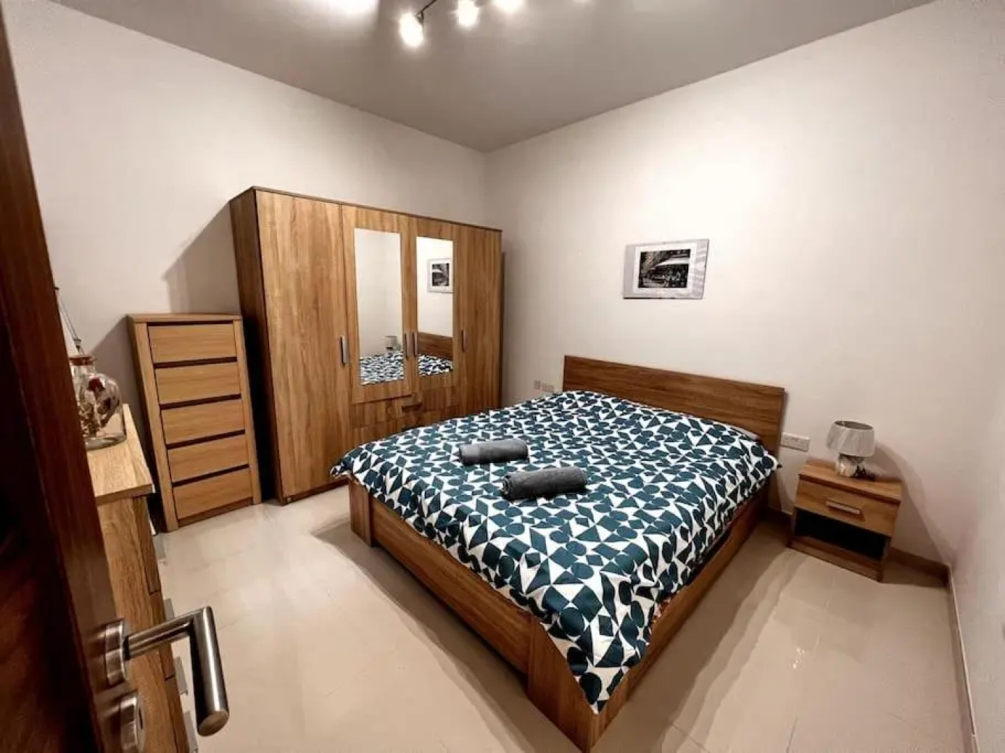 Viewline SeaView Modern 3 Bedroom Apartment