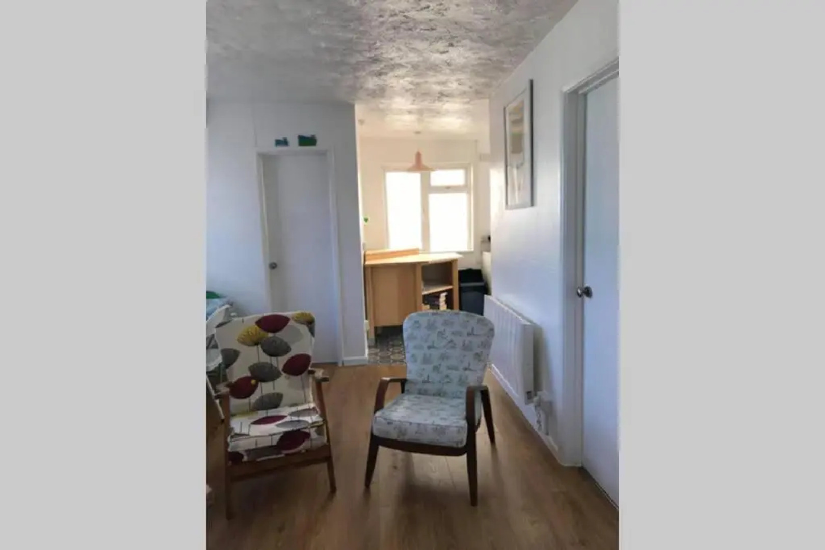 Cosy, Quiet bungalow, one minute from the beach.